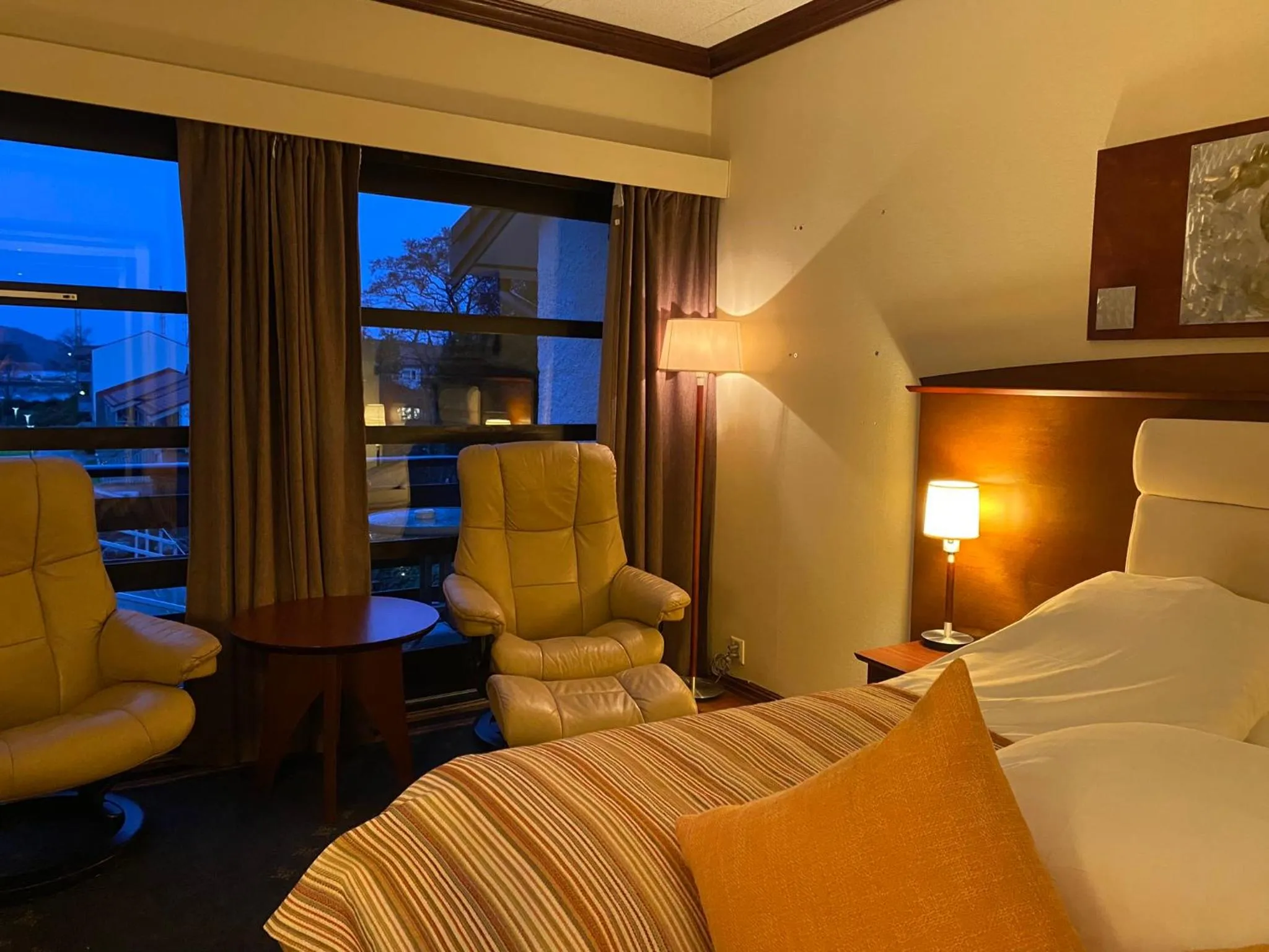 Seating area, Bed in Fitjar Fjordhotell