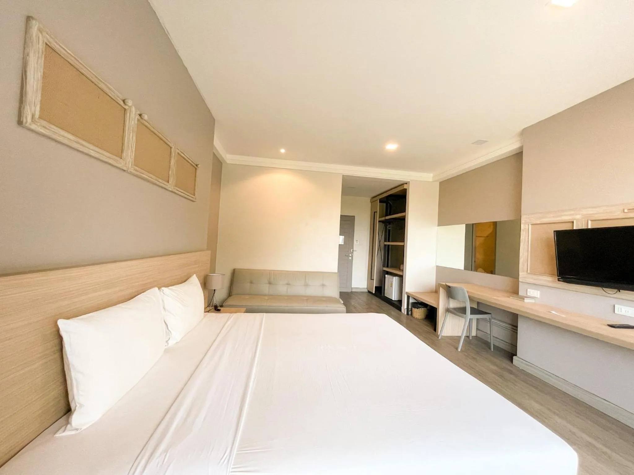 Bed in Rayong Chalet Resort