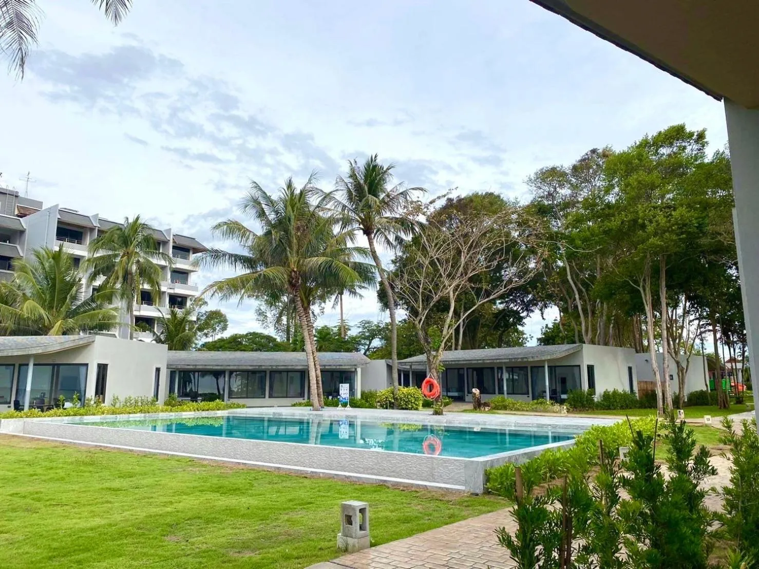 Swimming pool in Rayong Chalet Resort