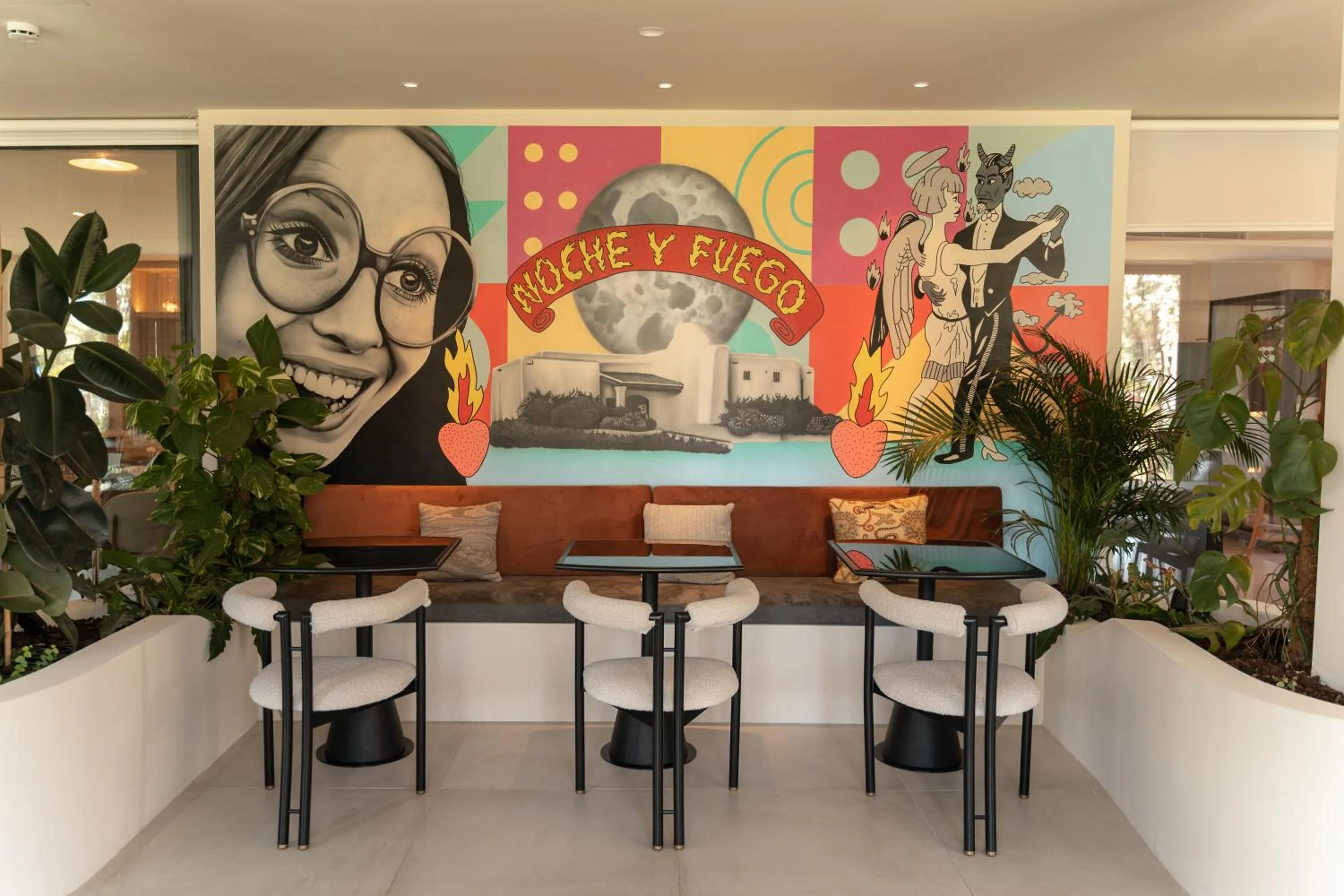 Restaurant/places to eat in Pacha Hotel