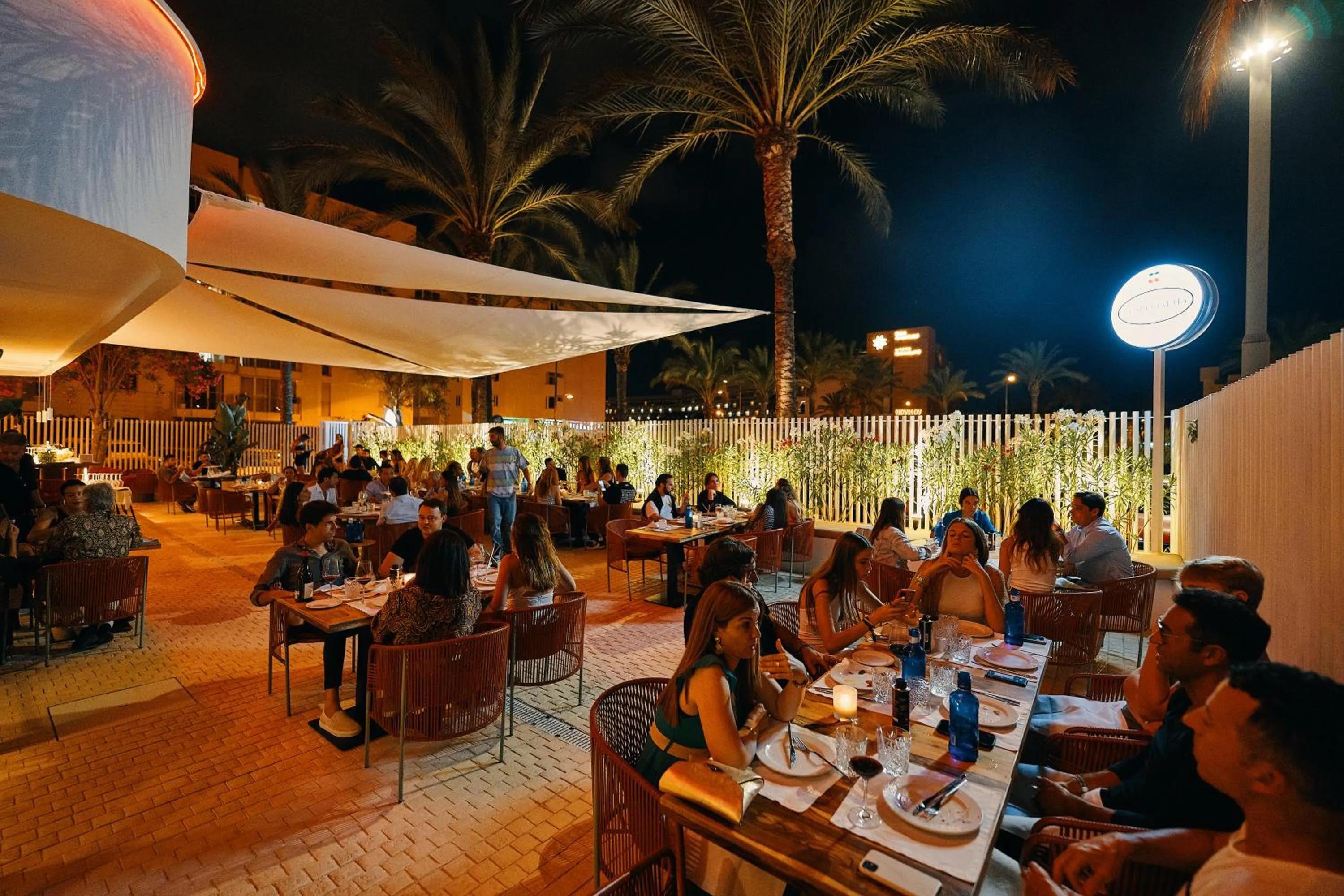 Restaurant/places to eat in Pacha Hotel