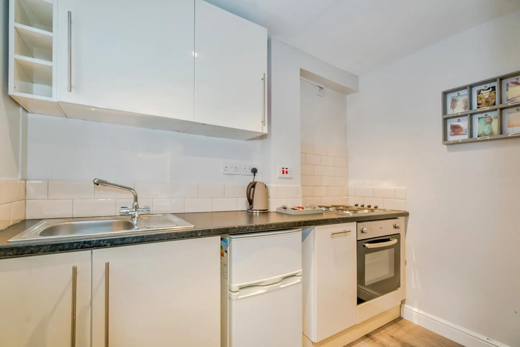 Coffee/tea facilities in Cannock Hotel Apartments