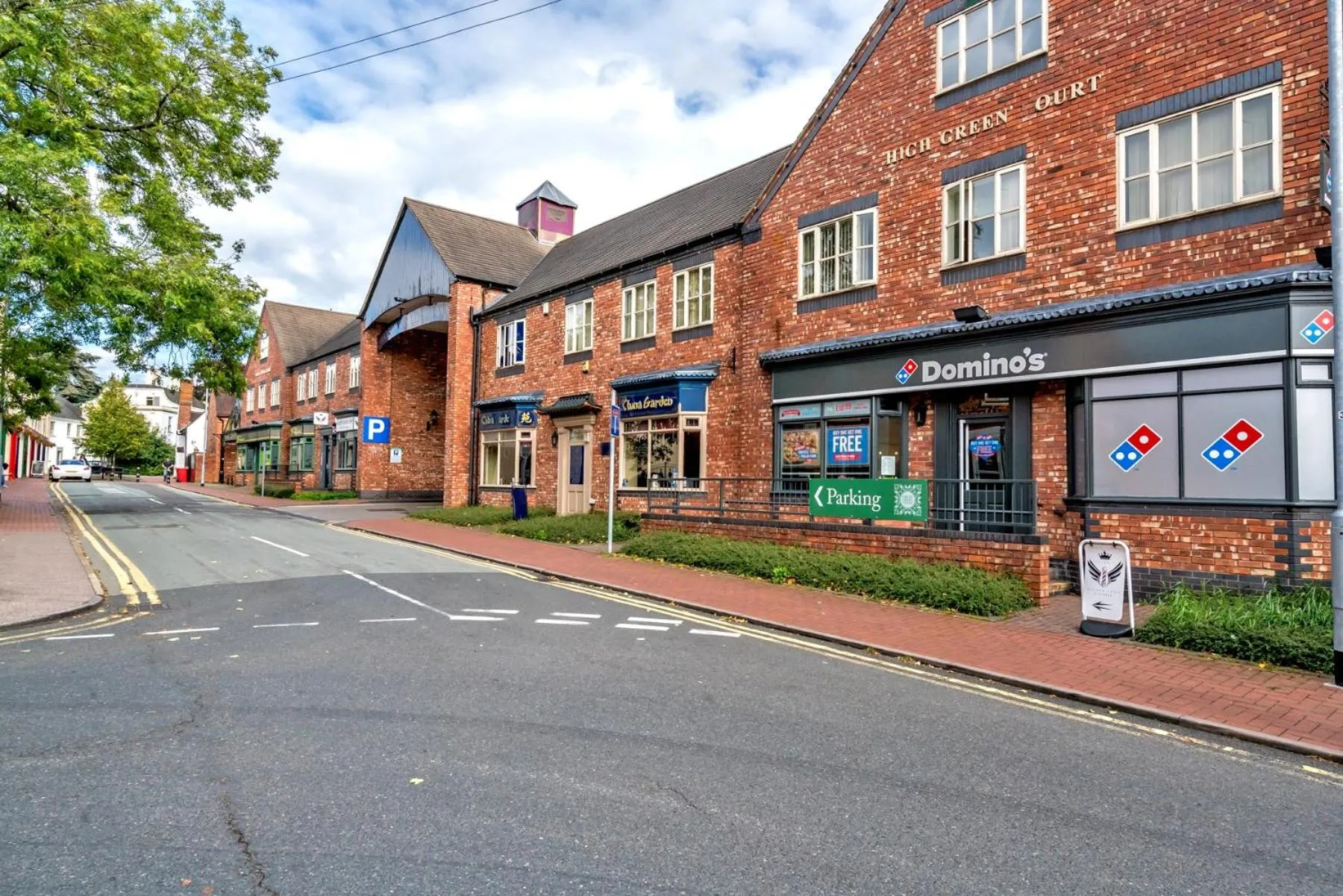 Restaurant/places to eat in Cannock Hotel Apartments