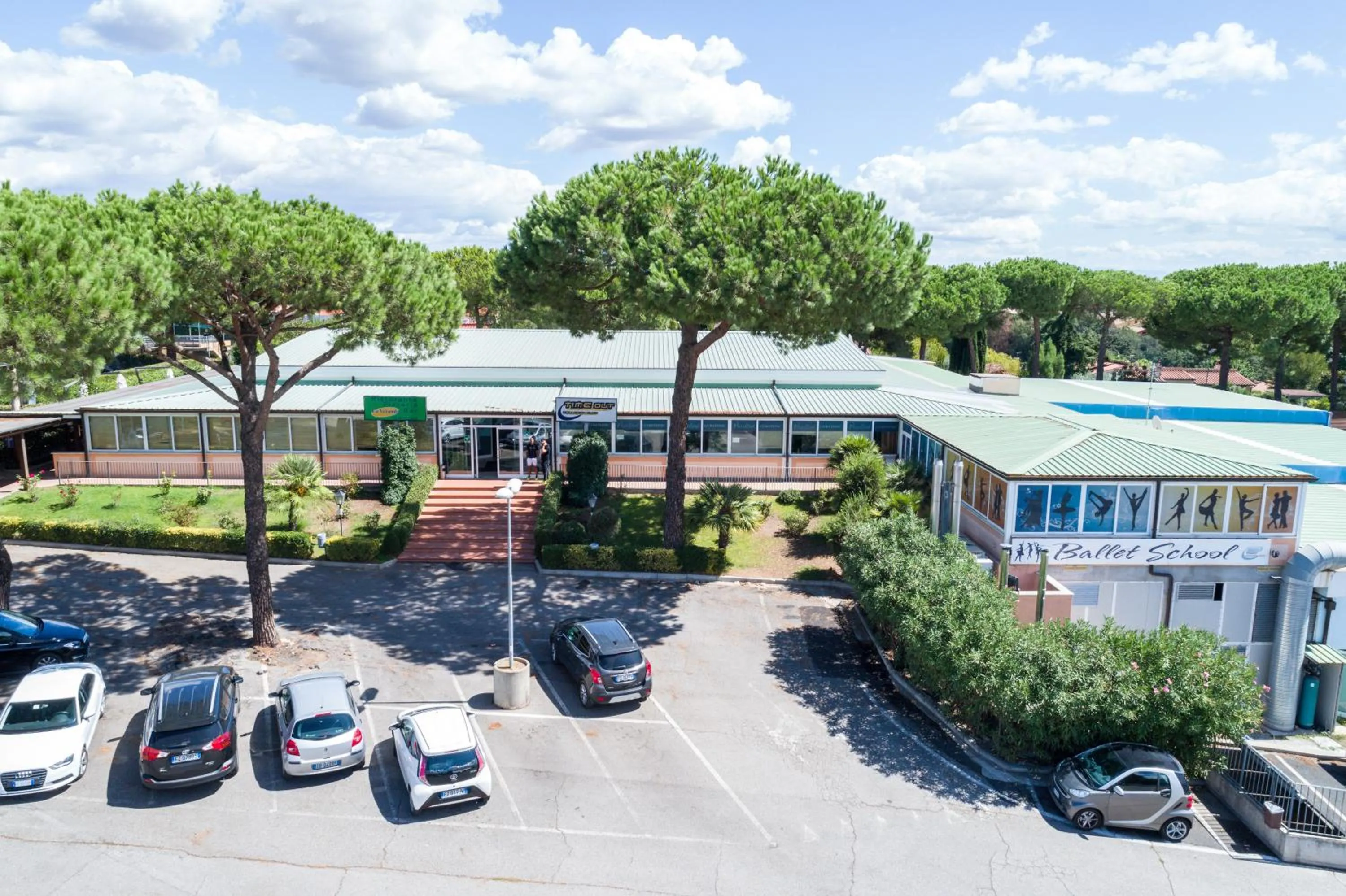 Restaurant/places to eat in AutoHotel