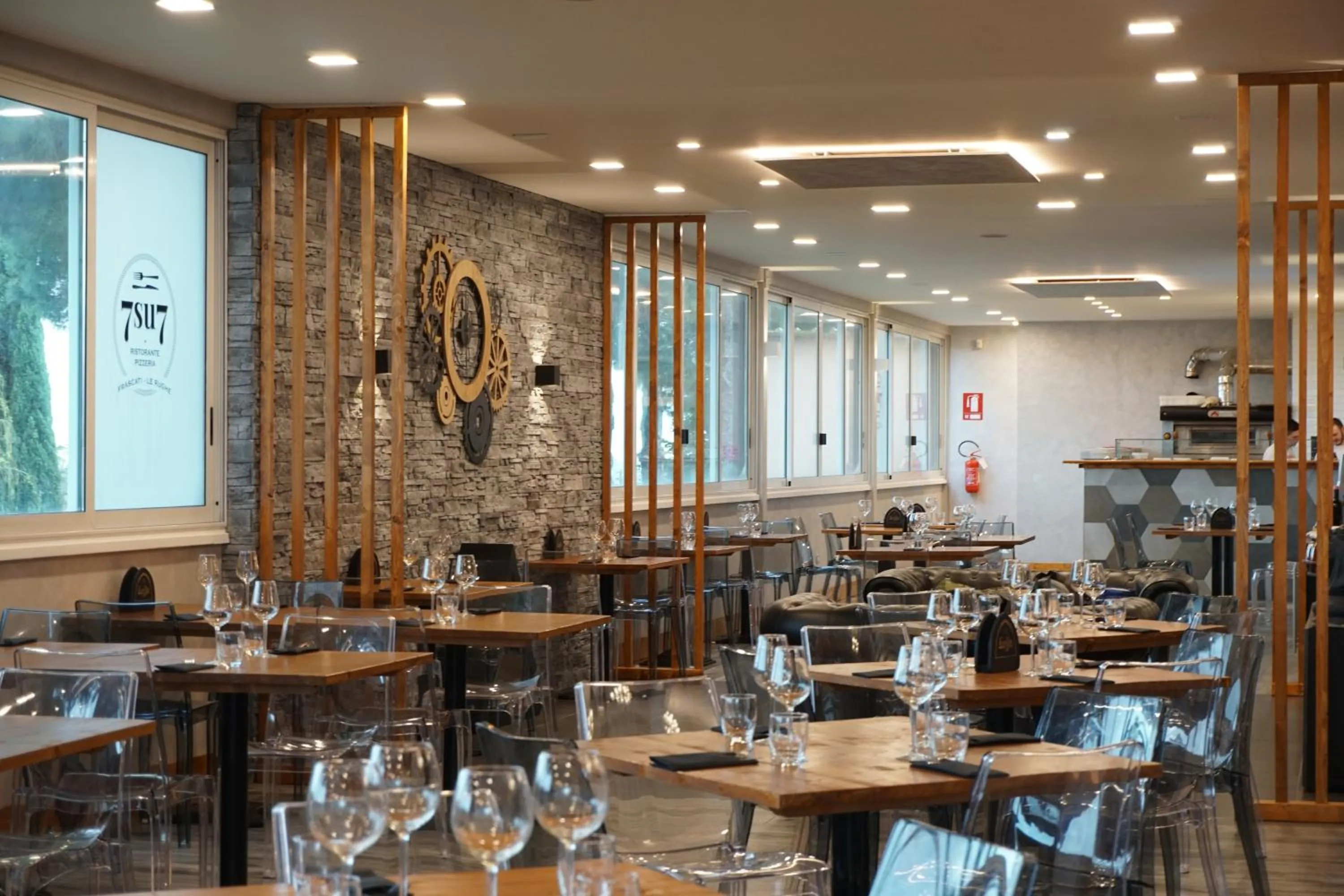 Restaurant/places to eat in AutoHotel