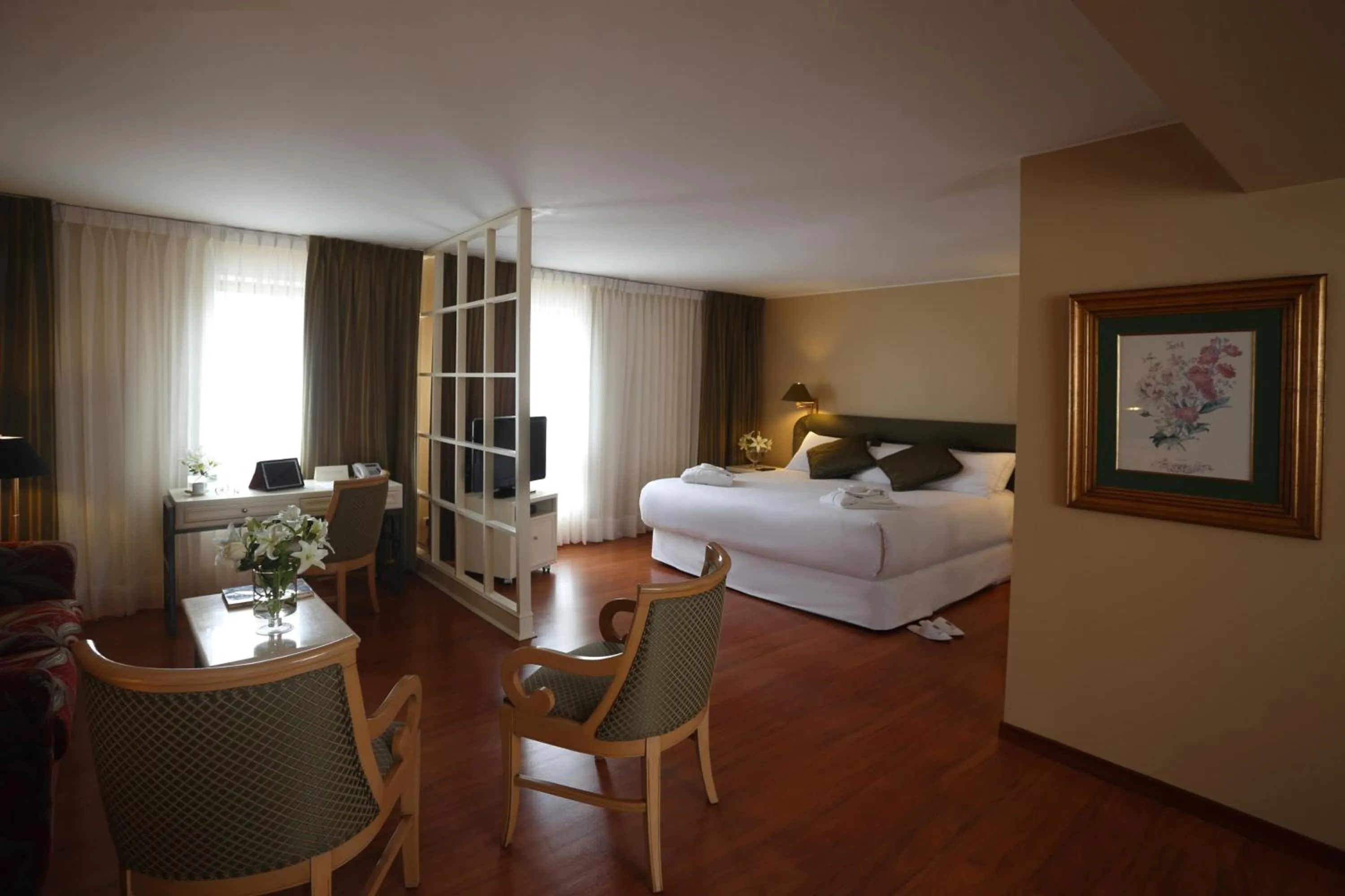 TV and multimedia, Bed in Suites del Bosque Hotel
