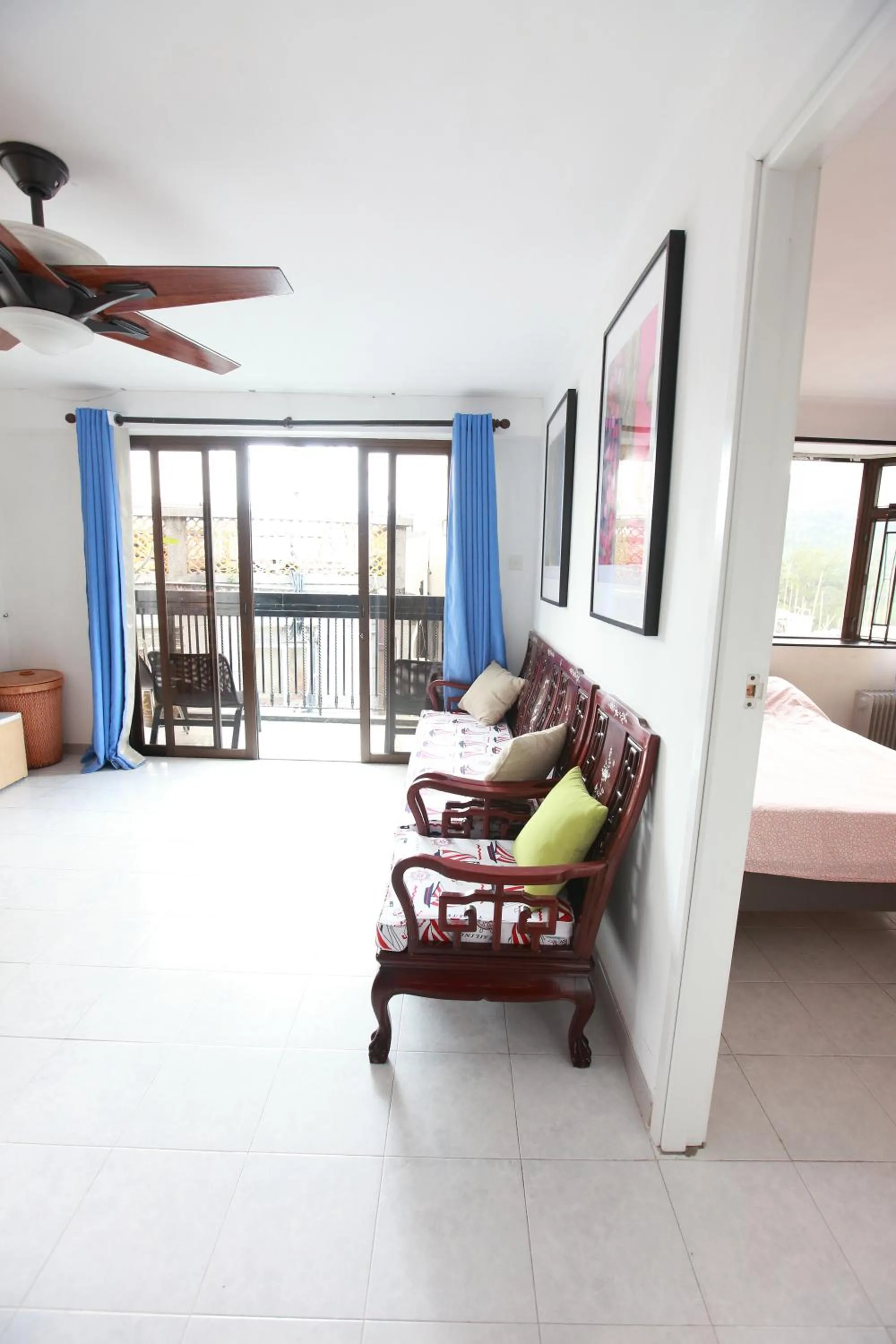 Living room, Bed in Lantau Lodge