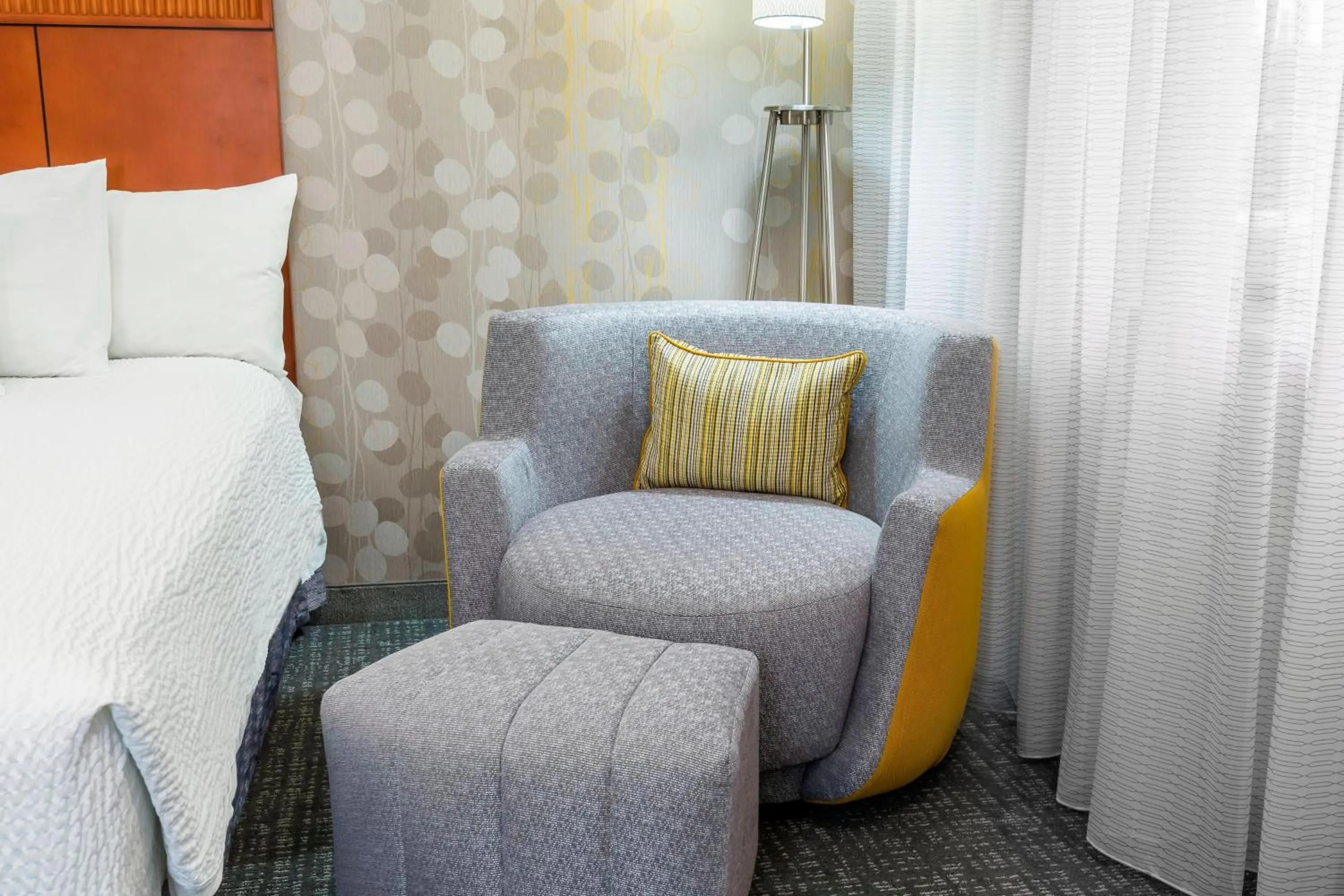 Photo of the whole room in Courtyard Mobile