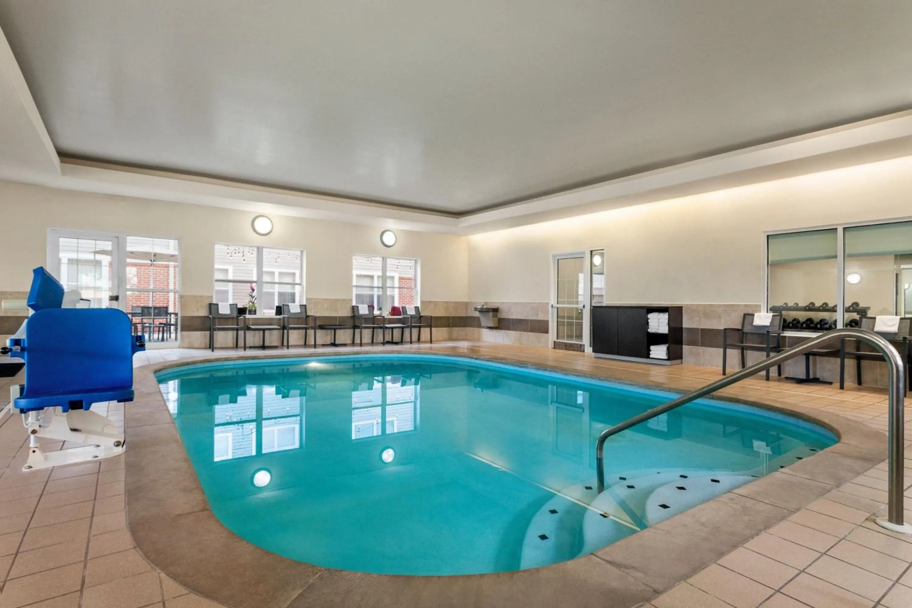 Swimming pool in Residence Inn Mobile