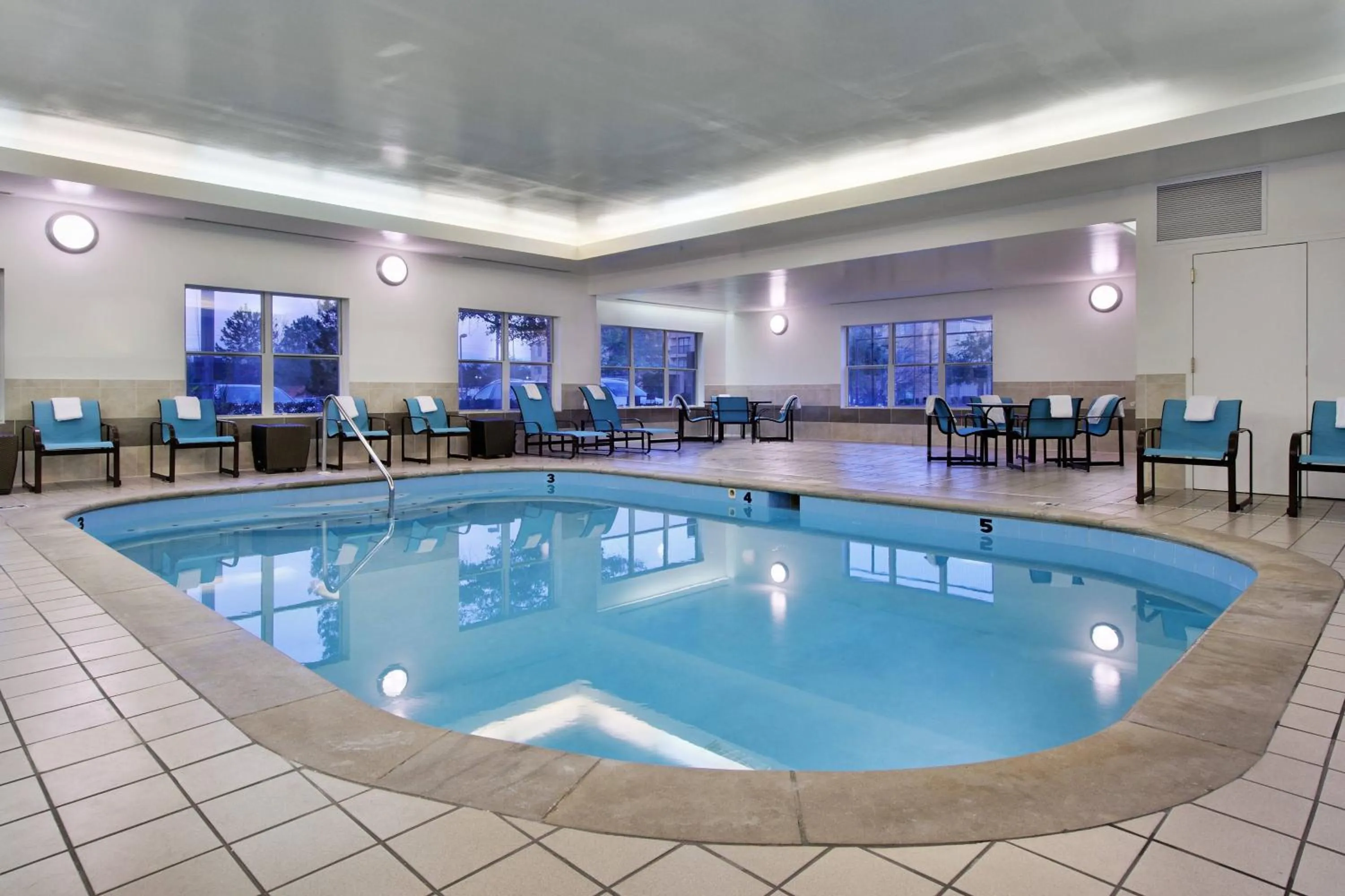 Swimming pool in Residence Inn Mobile