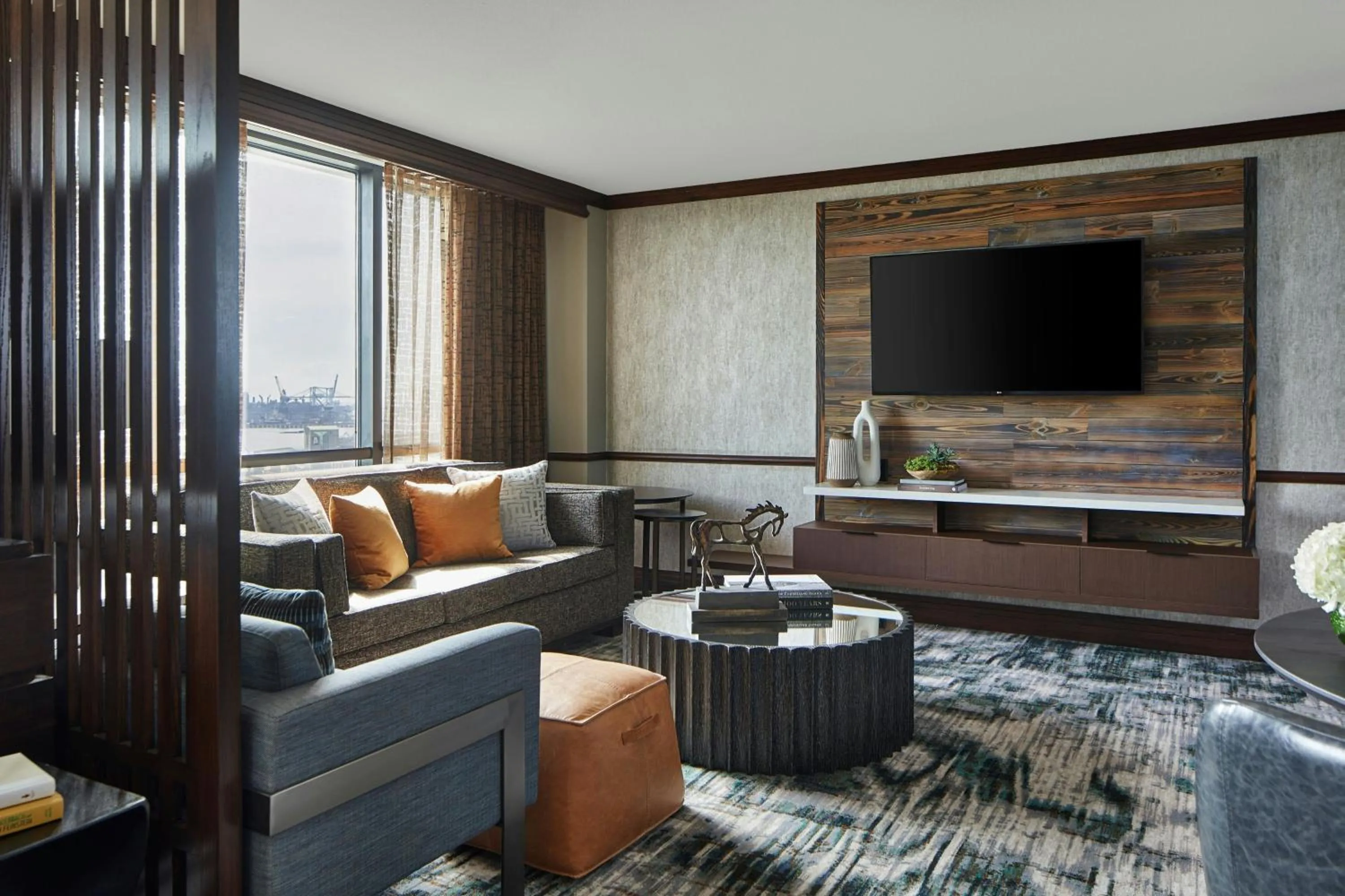 Bedroom in Renaissance Mobile Riverview Plaza Hotel