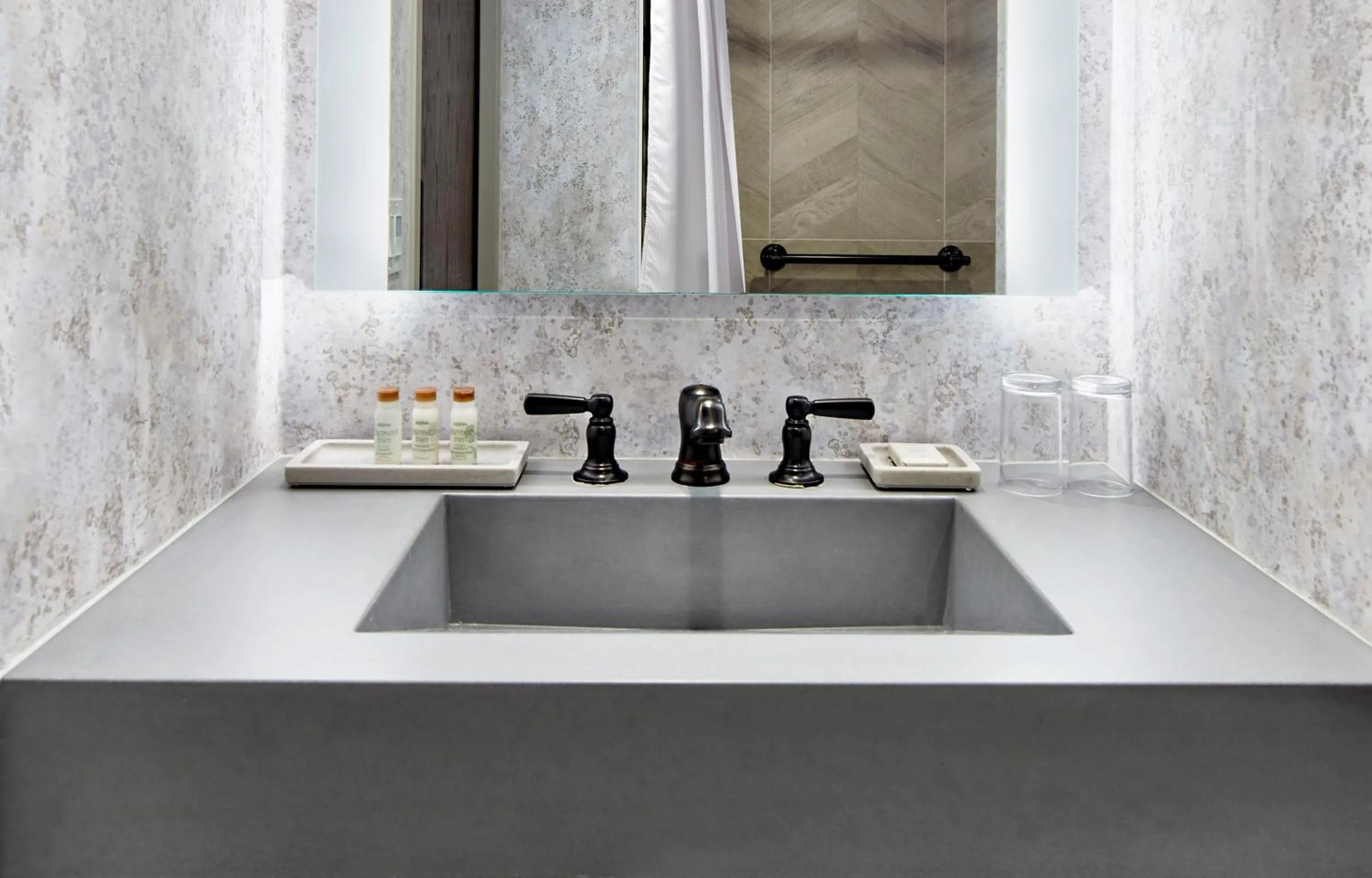 Bathroom in Renaissance Mobile Riverview Plaza Hotel