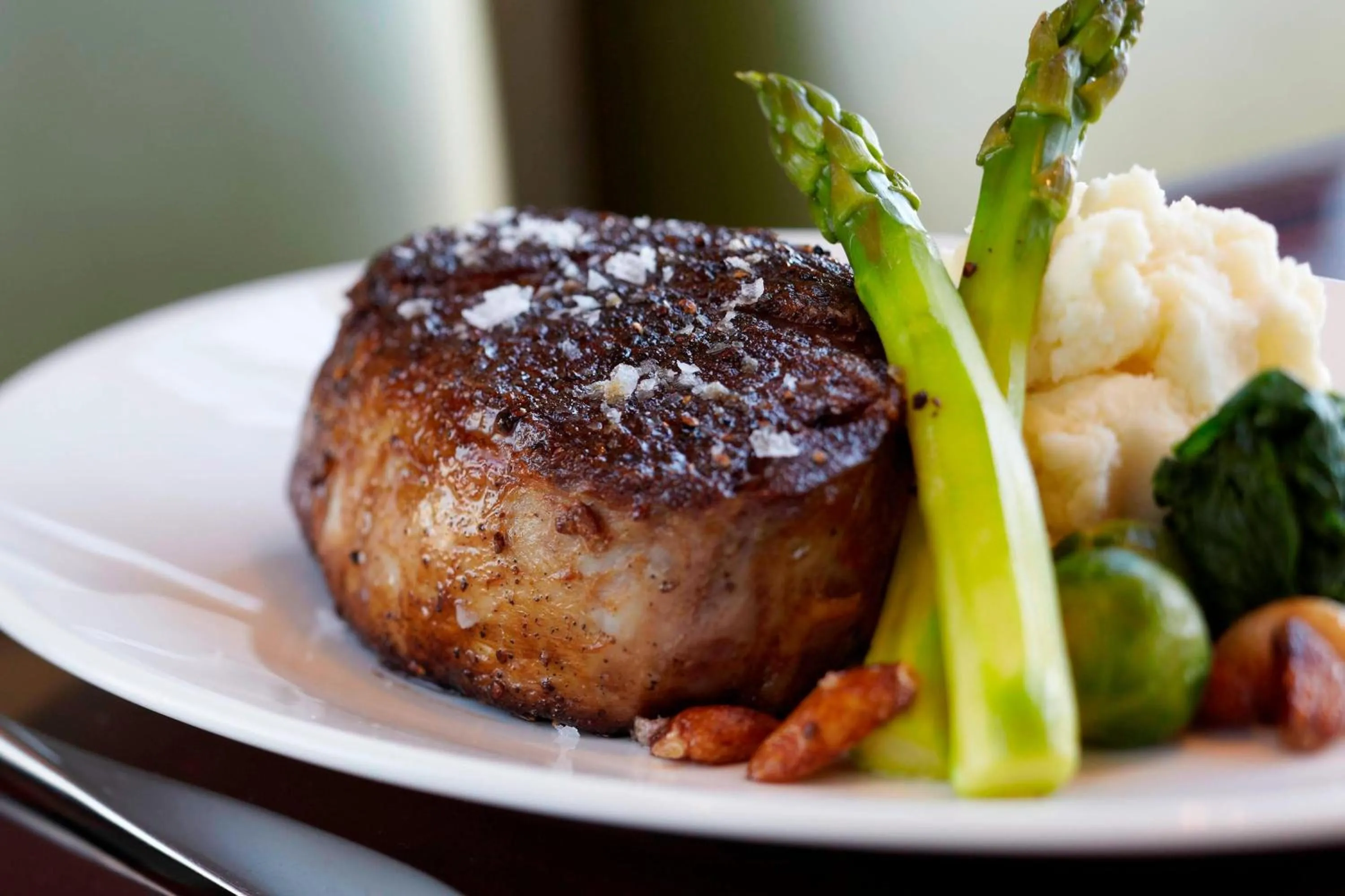 Restaurant/places to eat in Renaissance Mobile Riverview Plaza Hotel