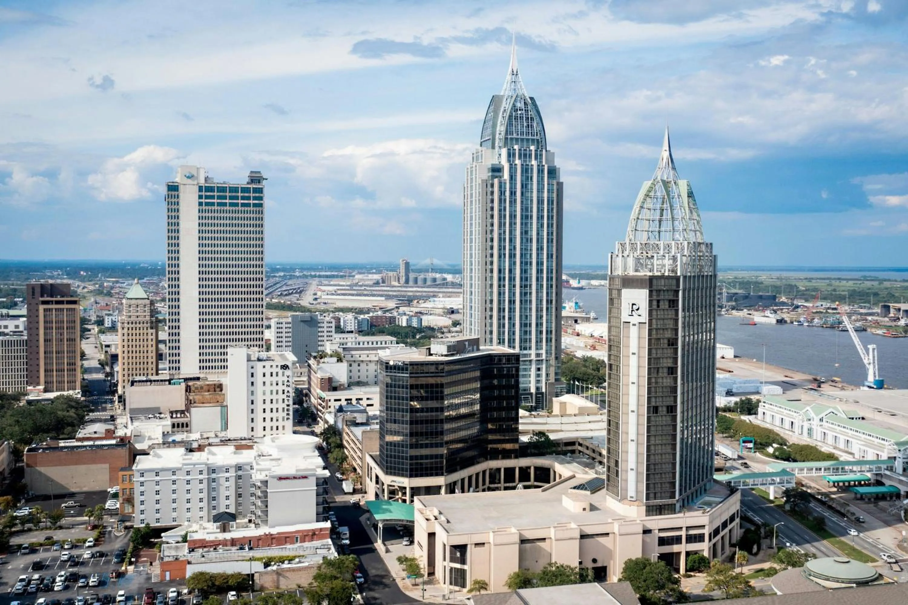 Property building in Renaissance Mobile Riverview Plaza Hotel