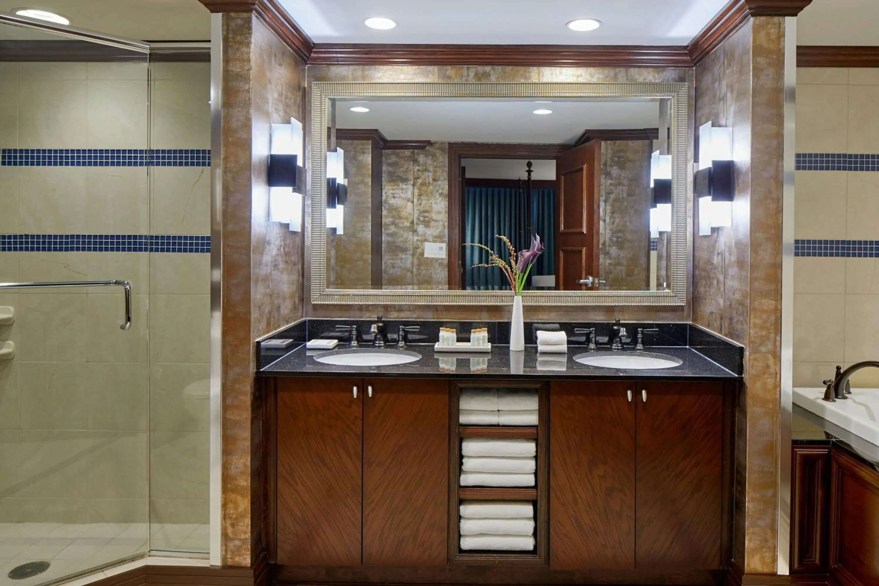 Bedroom in Renaissance Mobile Riverview Plaza Hotel