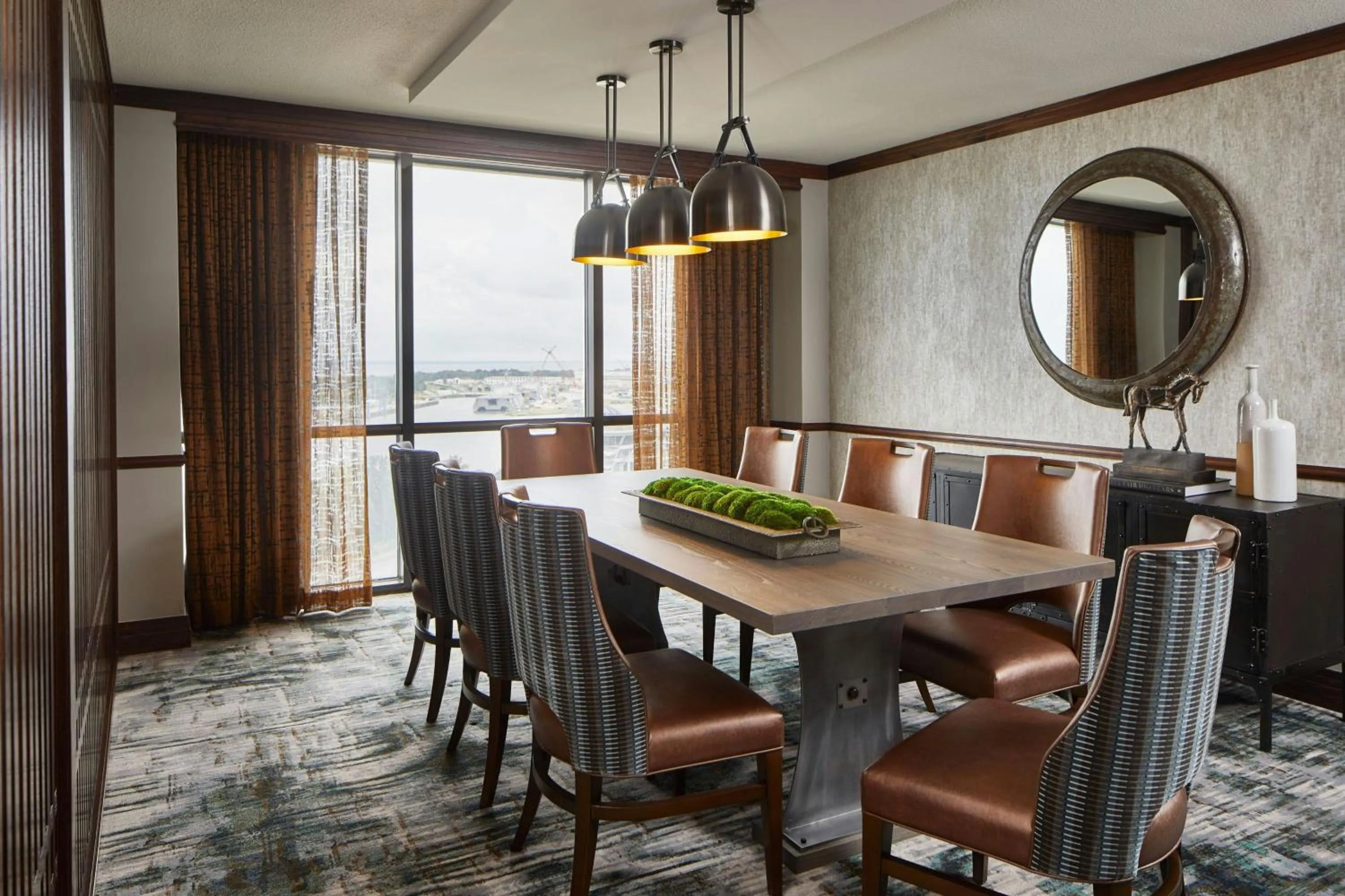 Bedroom in Renaissance Mobile Riverview Plaza Hotel