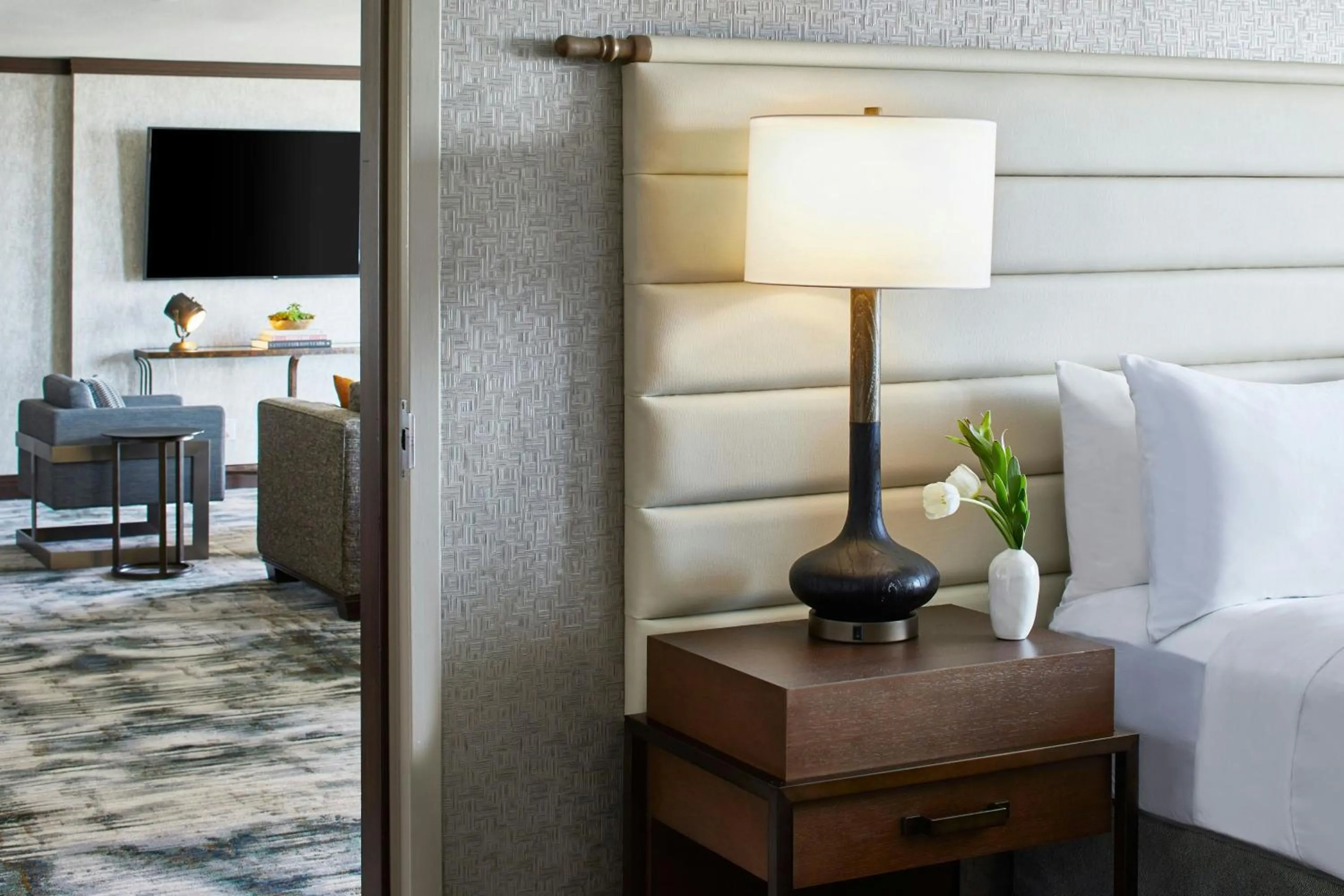 Bedroom, Bed in Renaissance Mobile Riverview Plaza Hotel