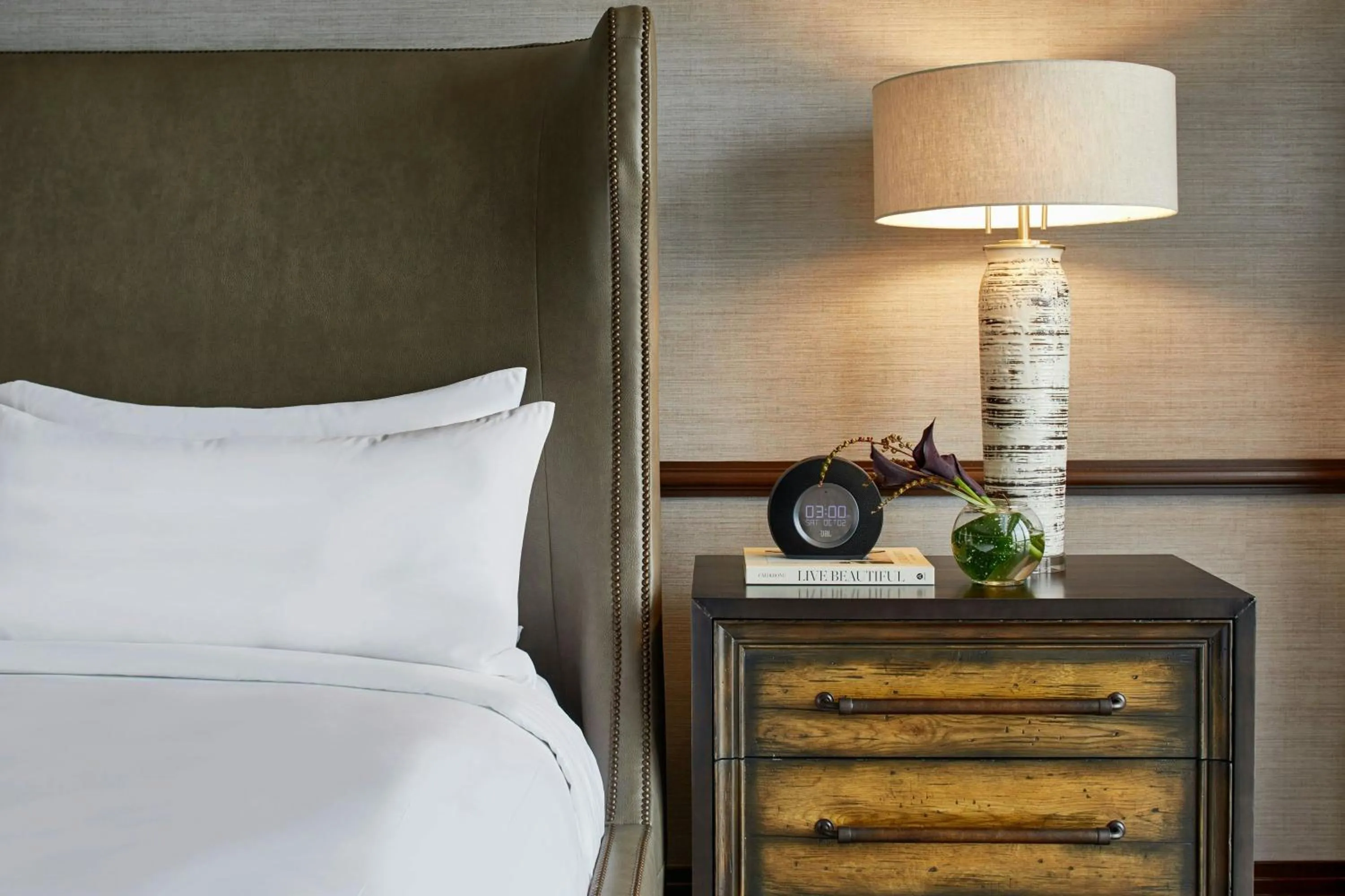 Bedroom, Bed in Renaissance Mobile Riverview Plaza Hotel