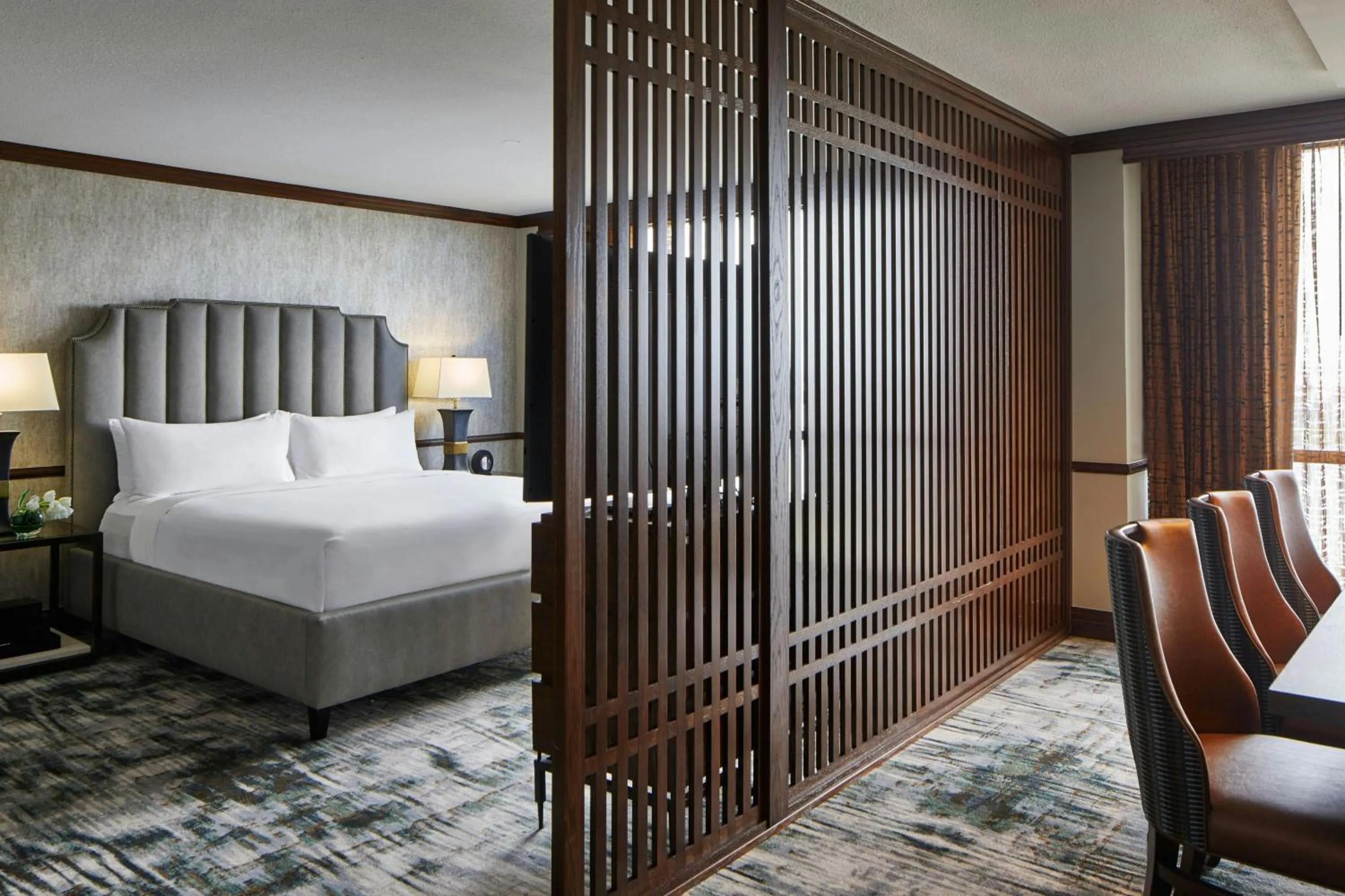 Bedroom, Bed in Renaissance Mobile Riverview Plaza Hotel