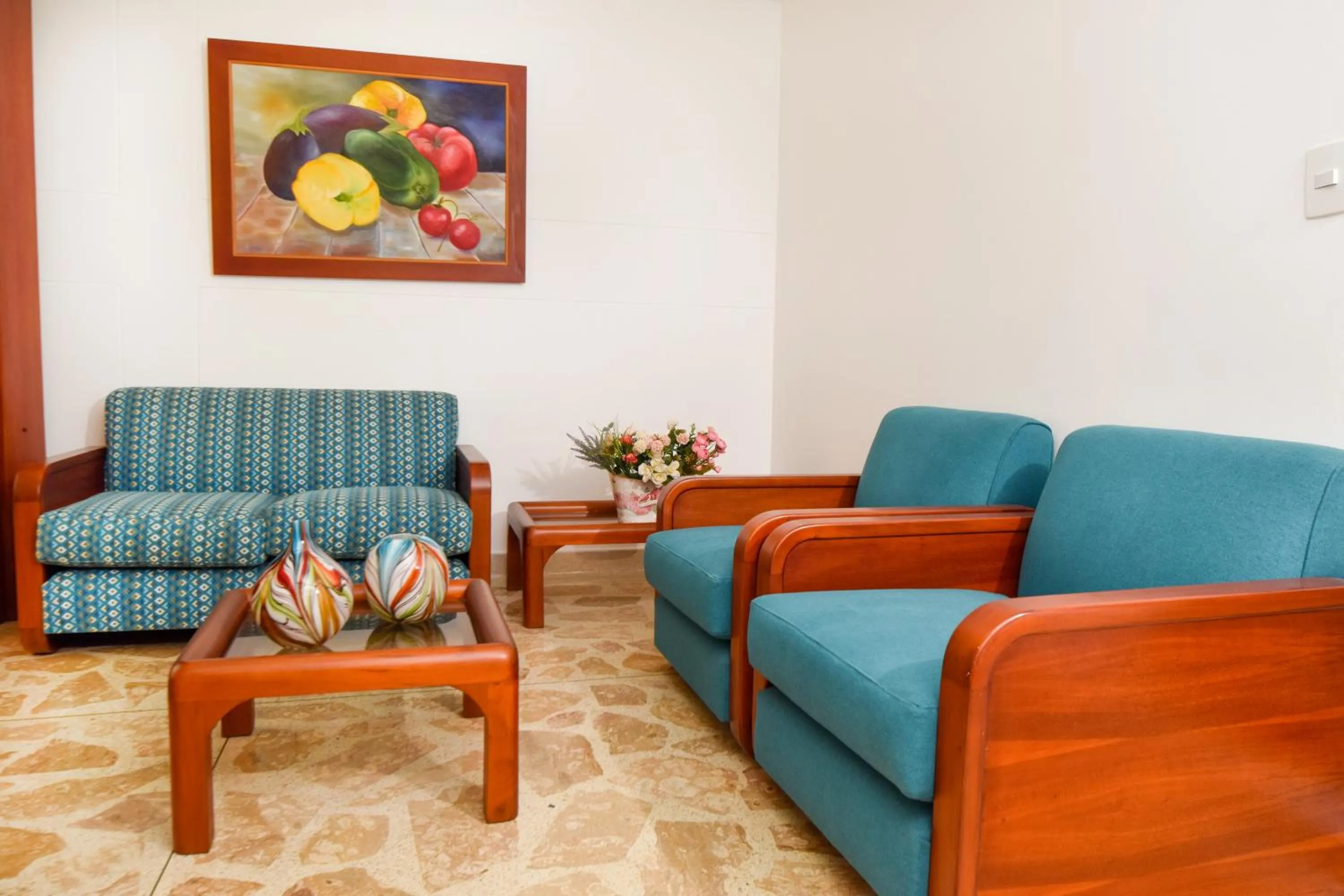 Communal lounge/ TV room in La Campana Hotel Boutique