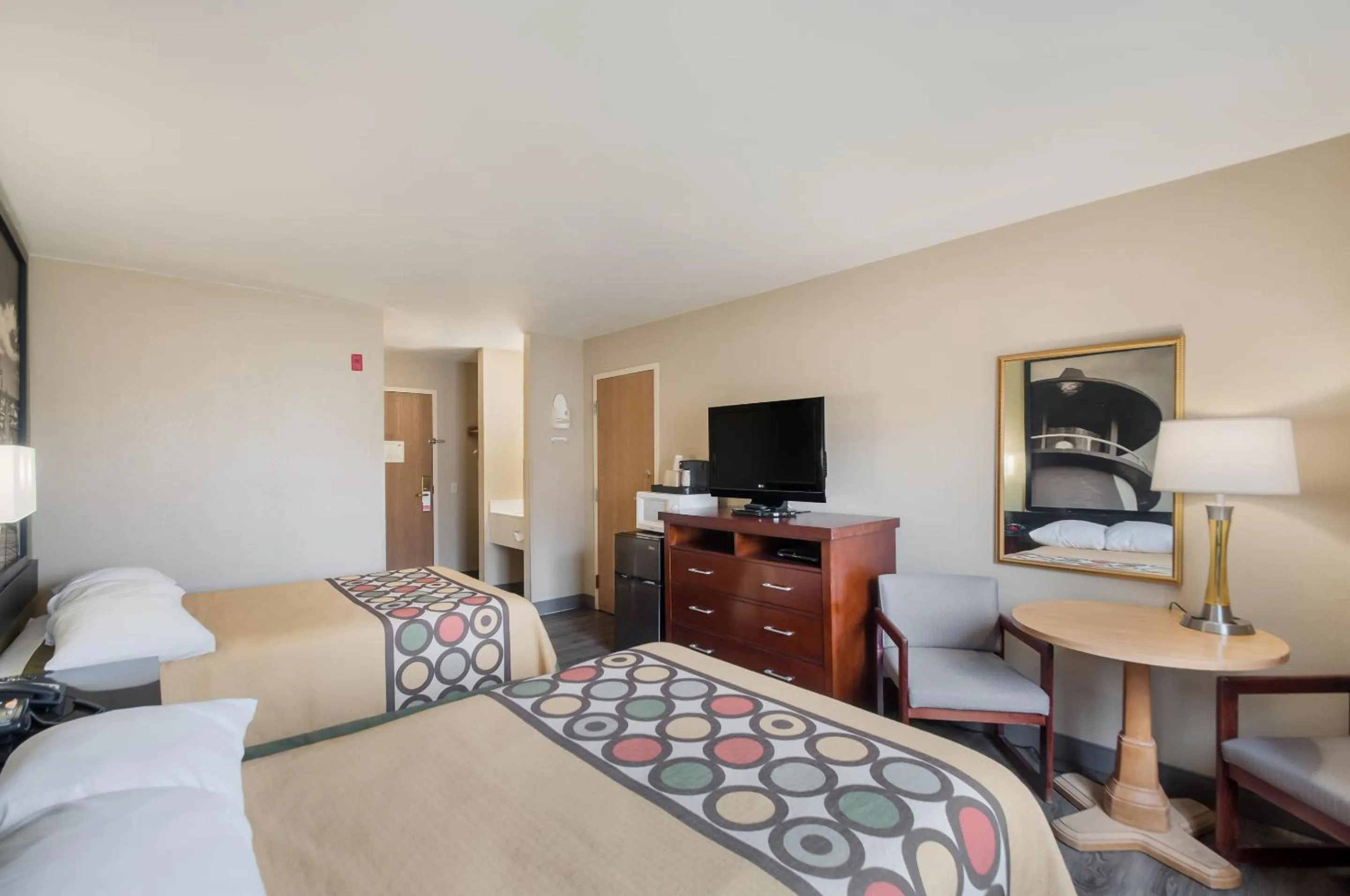 Bedroom, Bed in Red Carpet Inn-Indian Head