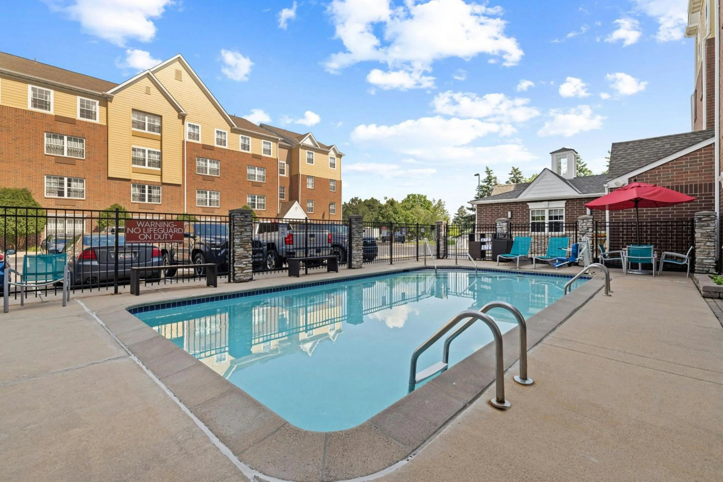 Swimming pool in TownePlace Suites Minneapolis Eden Prairie