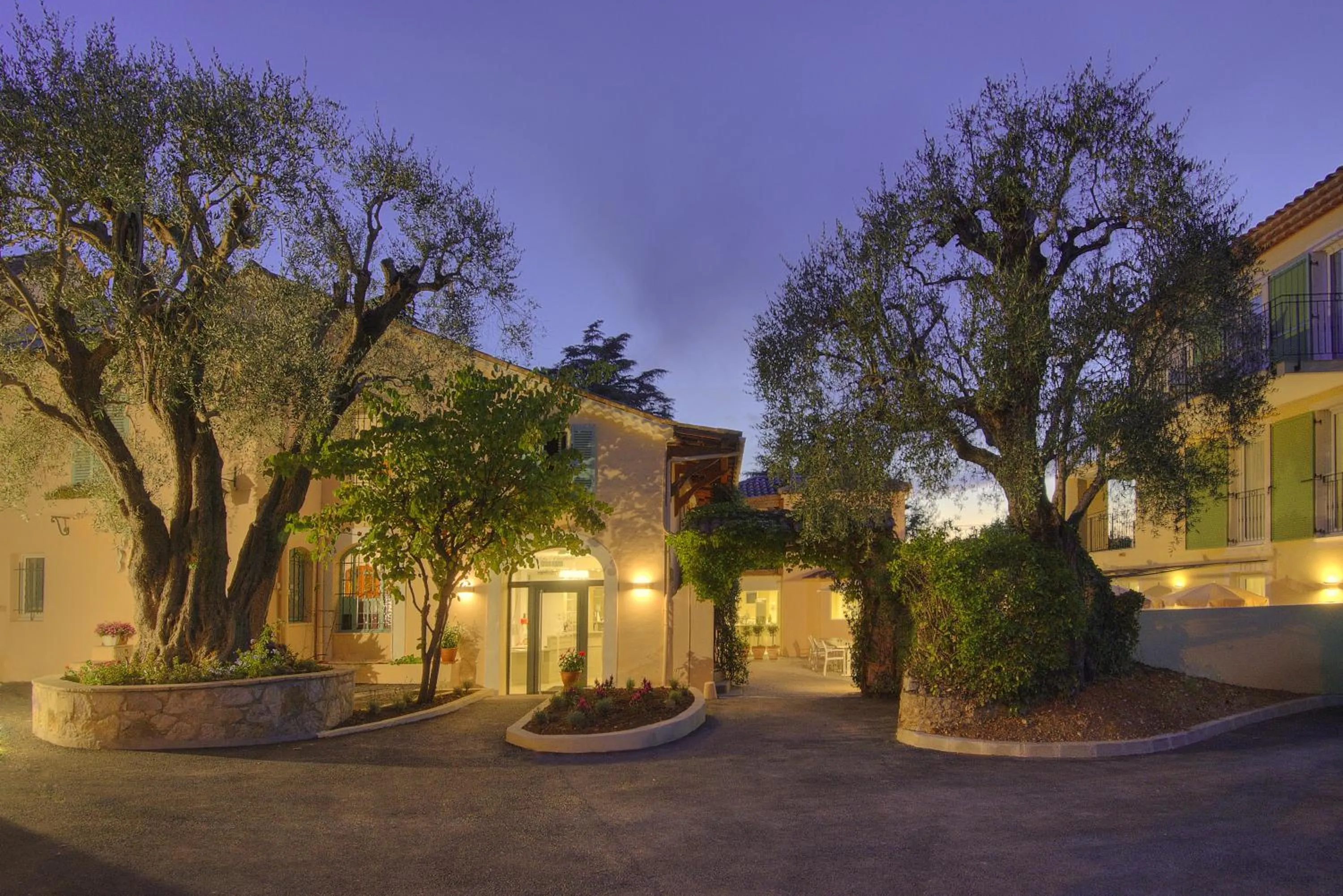 Patio in La Bastide de l'Oliveraie