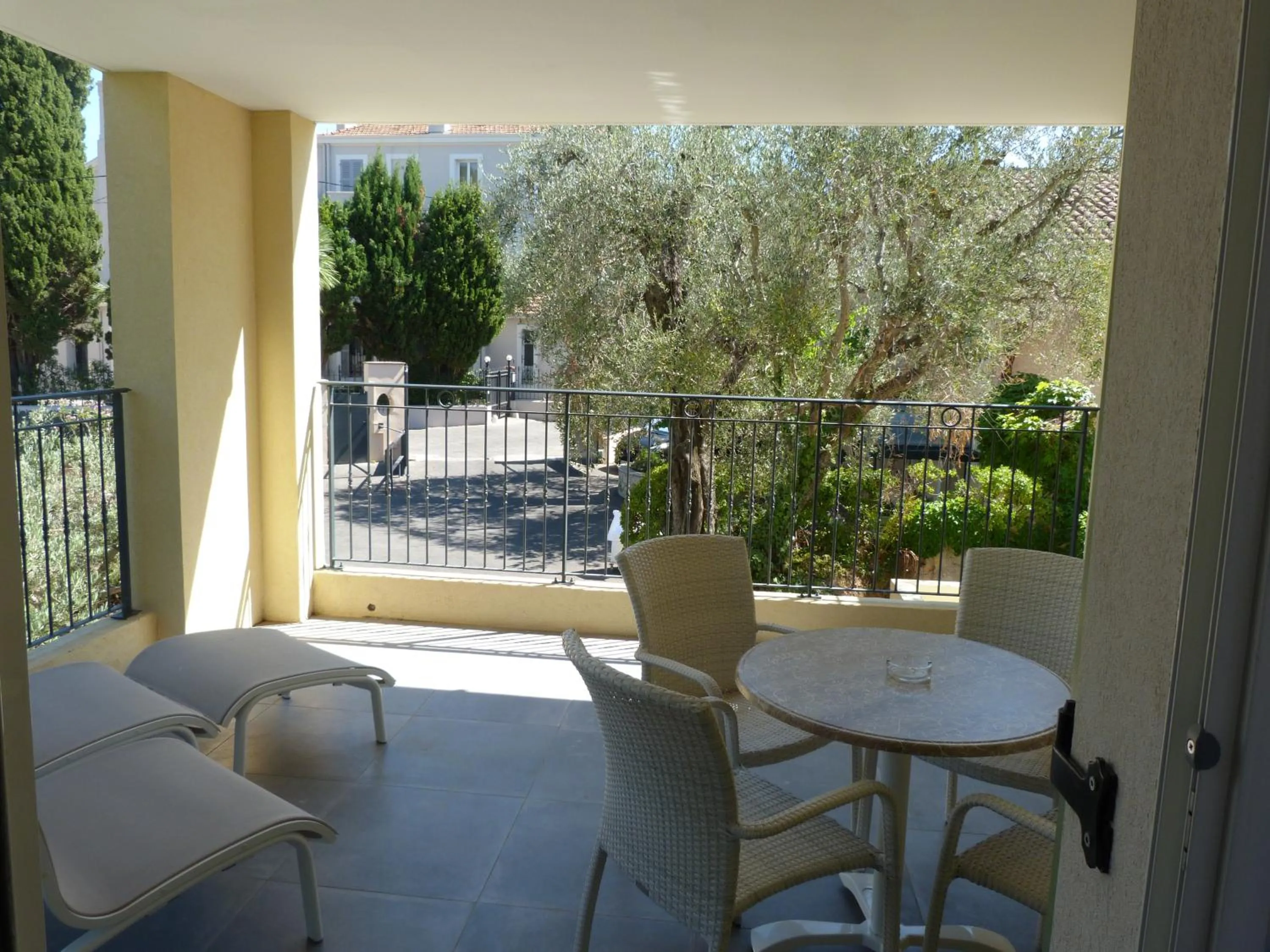 Balcony/Terrace in La Bastide de l'Oliveraie