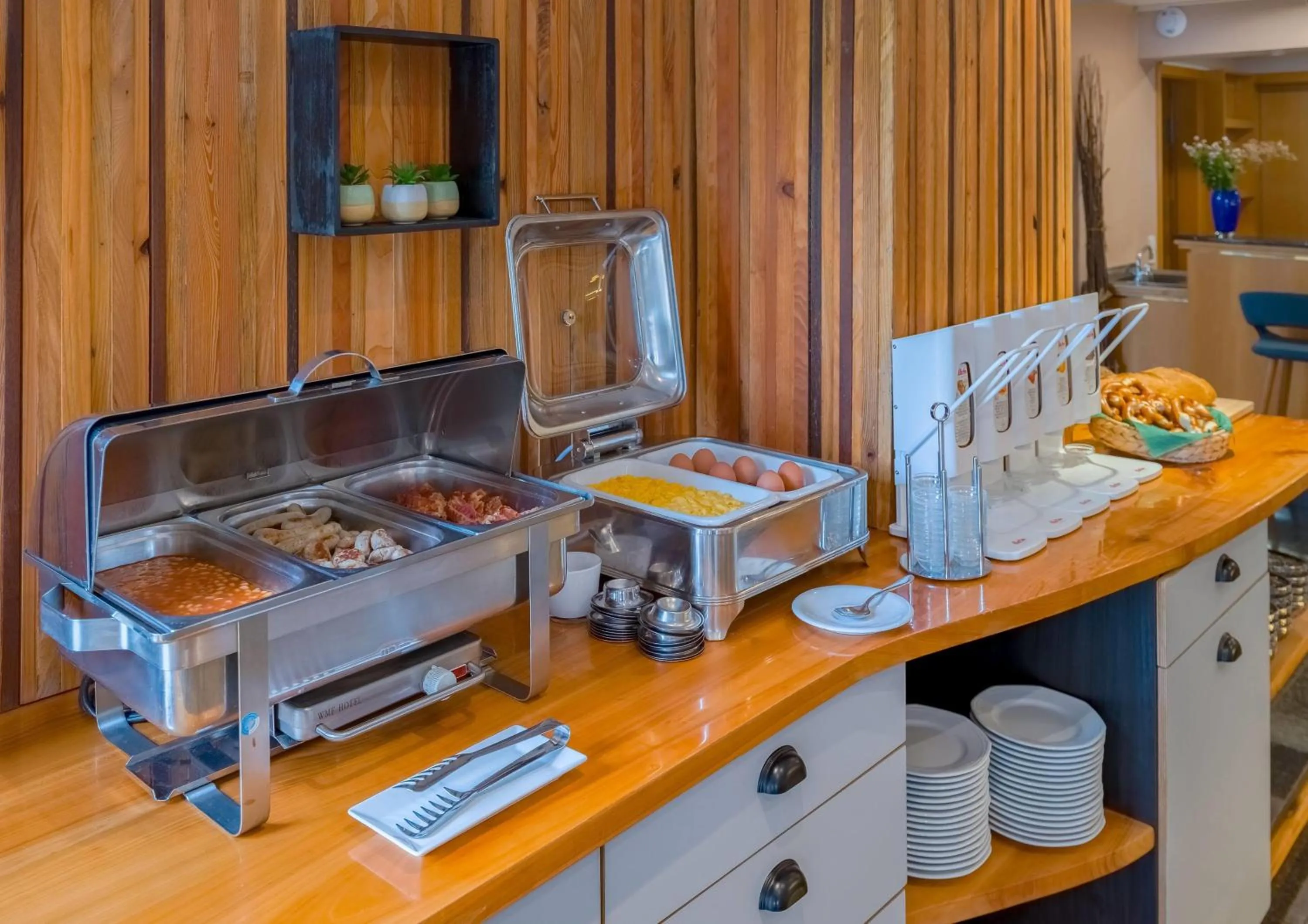 Restaurant/places to eat in Aspire Kronprinz, Trademark Collection by Wyndham