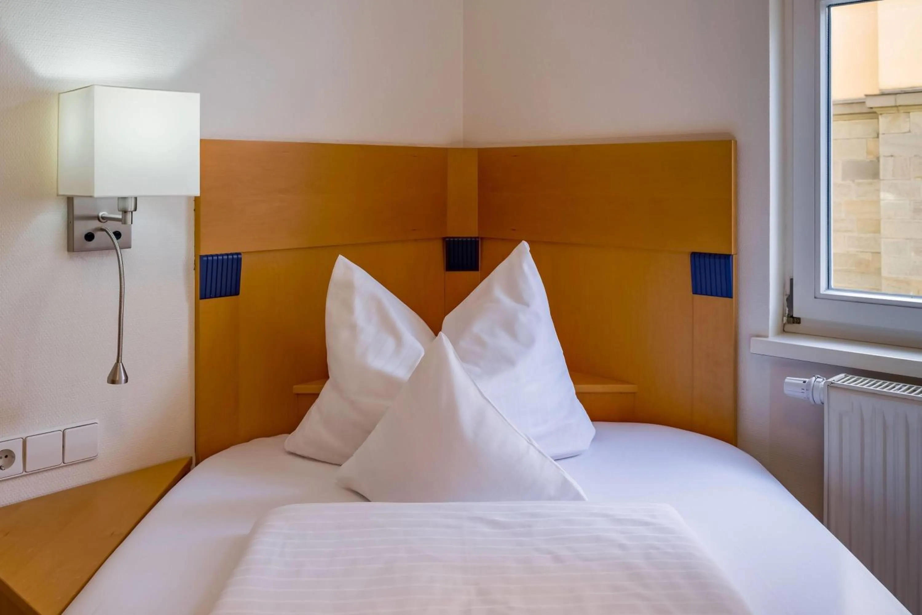 Photo of the whole room, Bed in Aspire Kronprinz, Trademark Collection by Wyndham