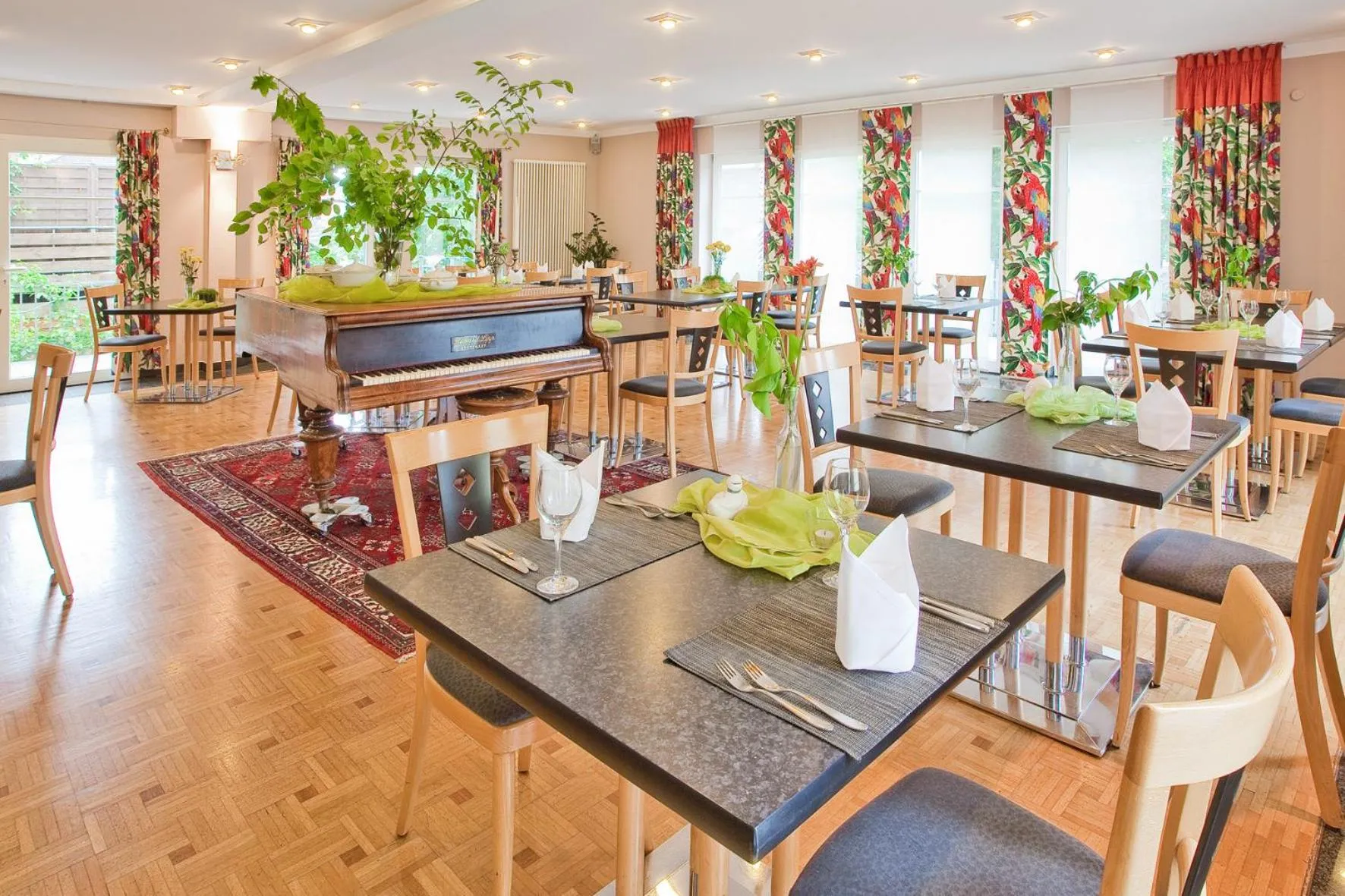 Restaurant/places to eat in Hotel Kronprinz