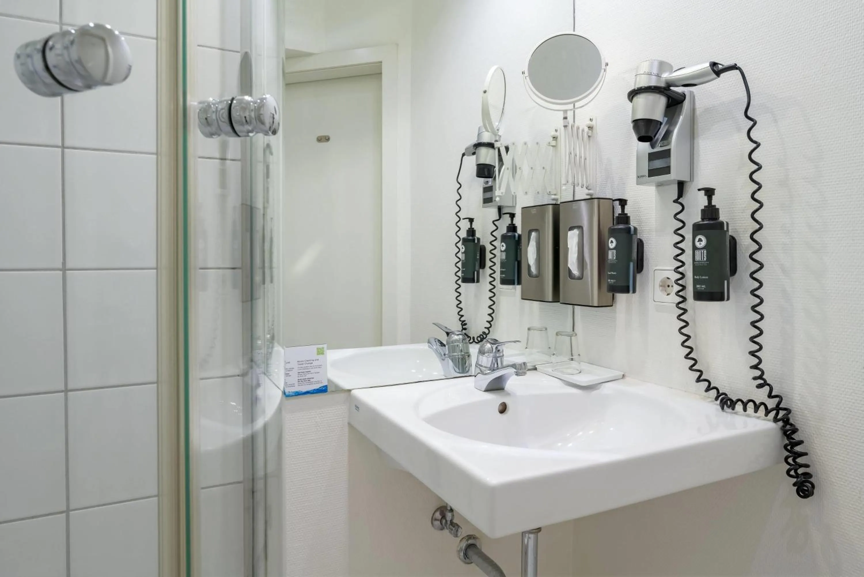 Bathroom in Aspire Kronprinz, Trademark Collection by Wyndham