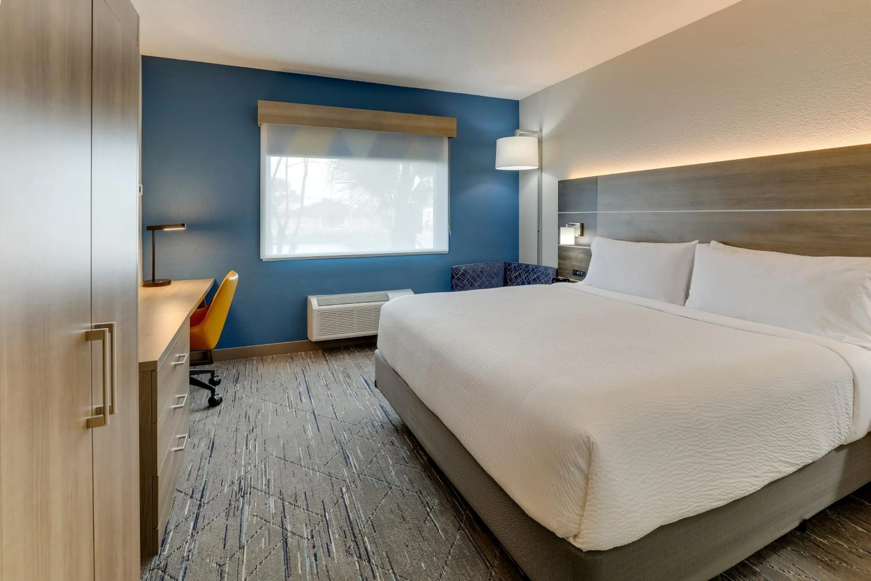 Bedroom, Bed in Holiday Inn Express Kenner - New Orleans Airport by IHG
