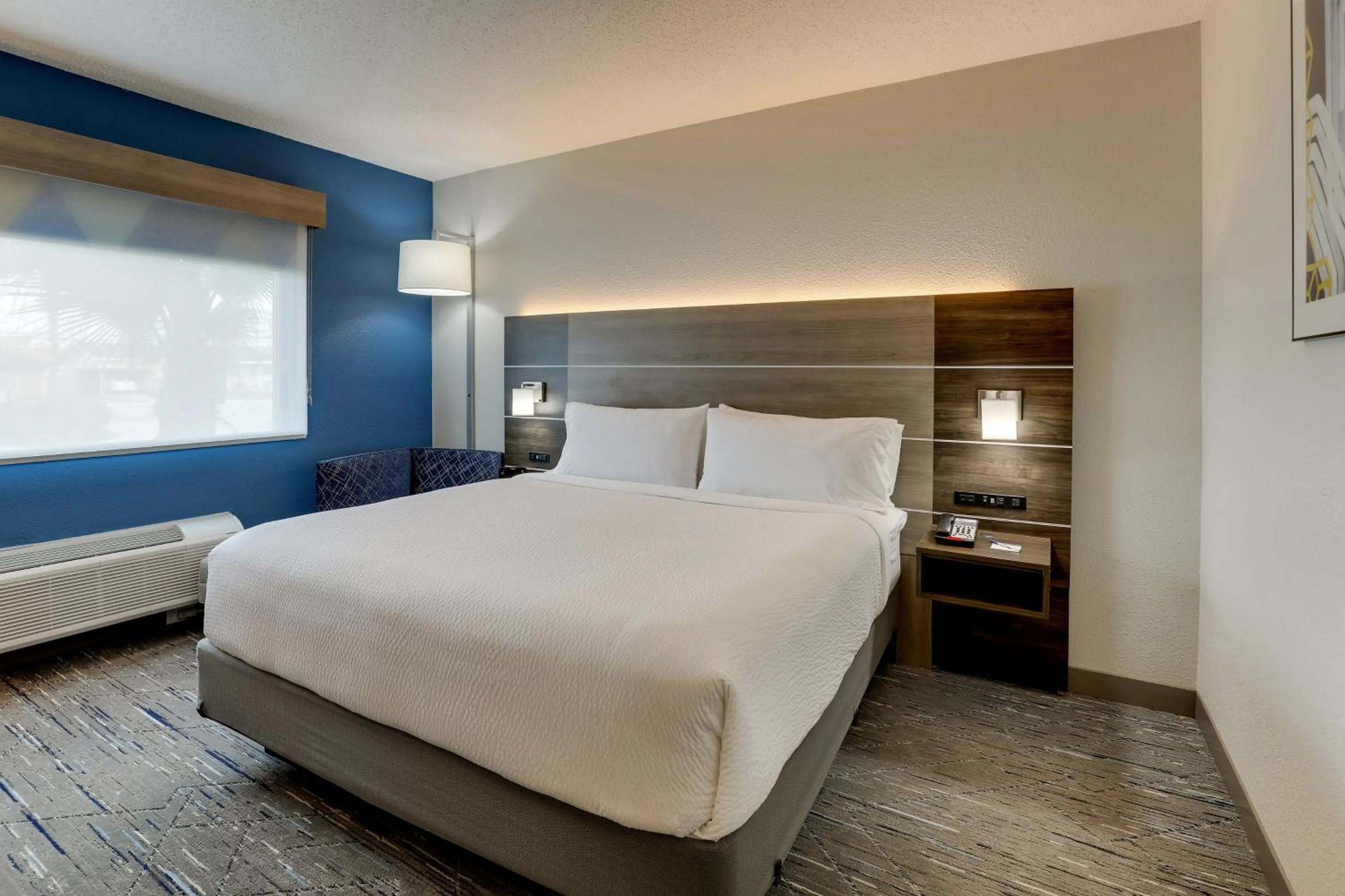 Bedroom, Bed in Holiday Inn Express Kenner - New Orleans Airport by IHG