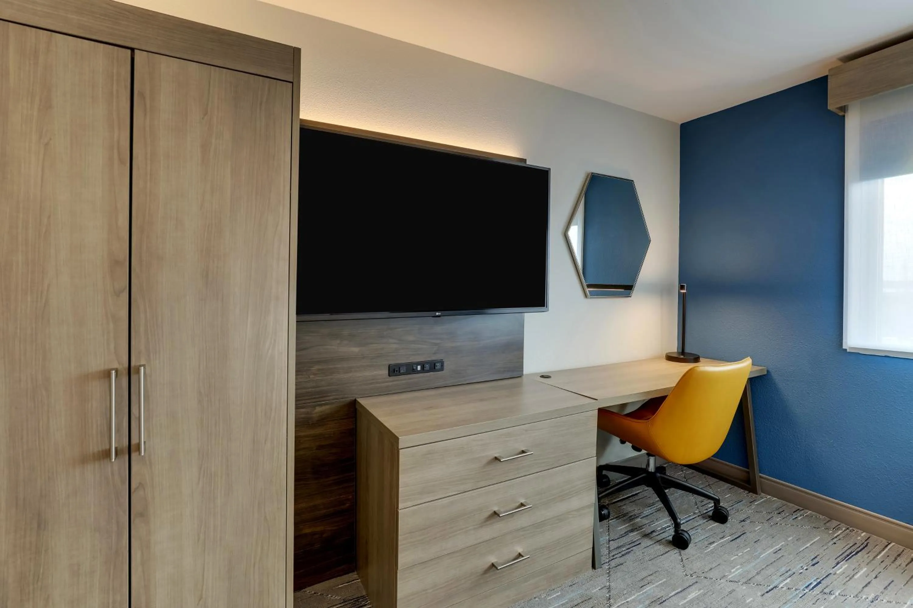 hair dresser in Holiday Inn Express Kenner - New Orleans Airport by IHG