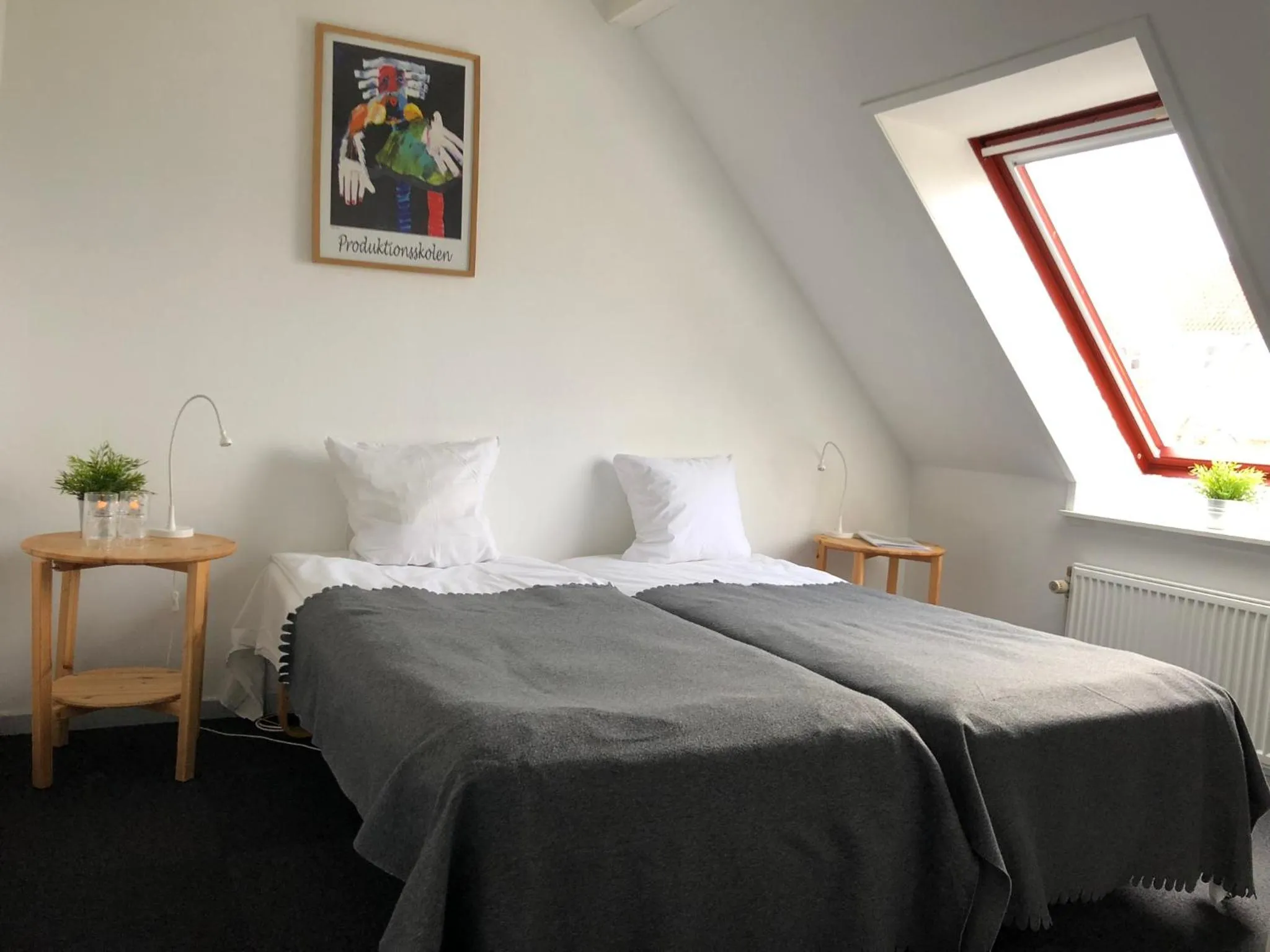 Photo of the whole room, Bed in Tune Kursuscenter