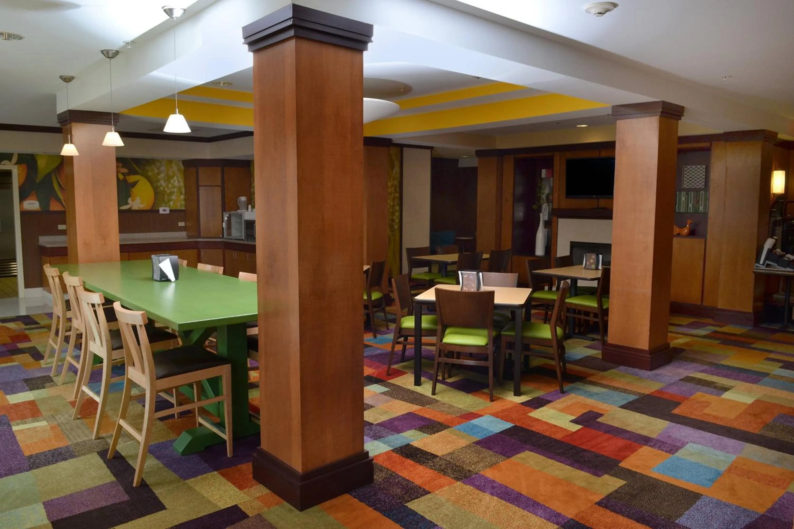 Restaurant/places to eat in Fairfield Inn & Suites Effingham