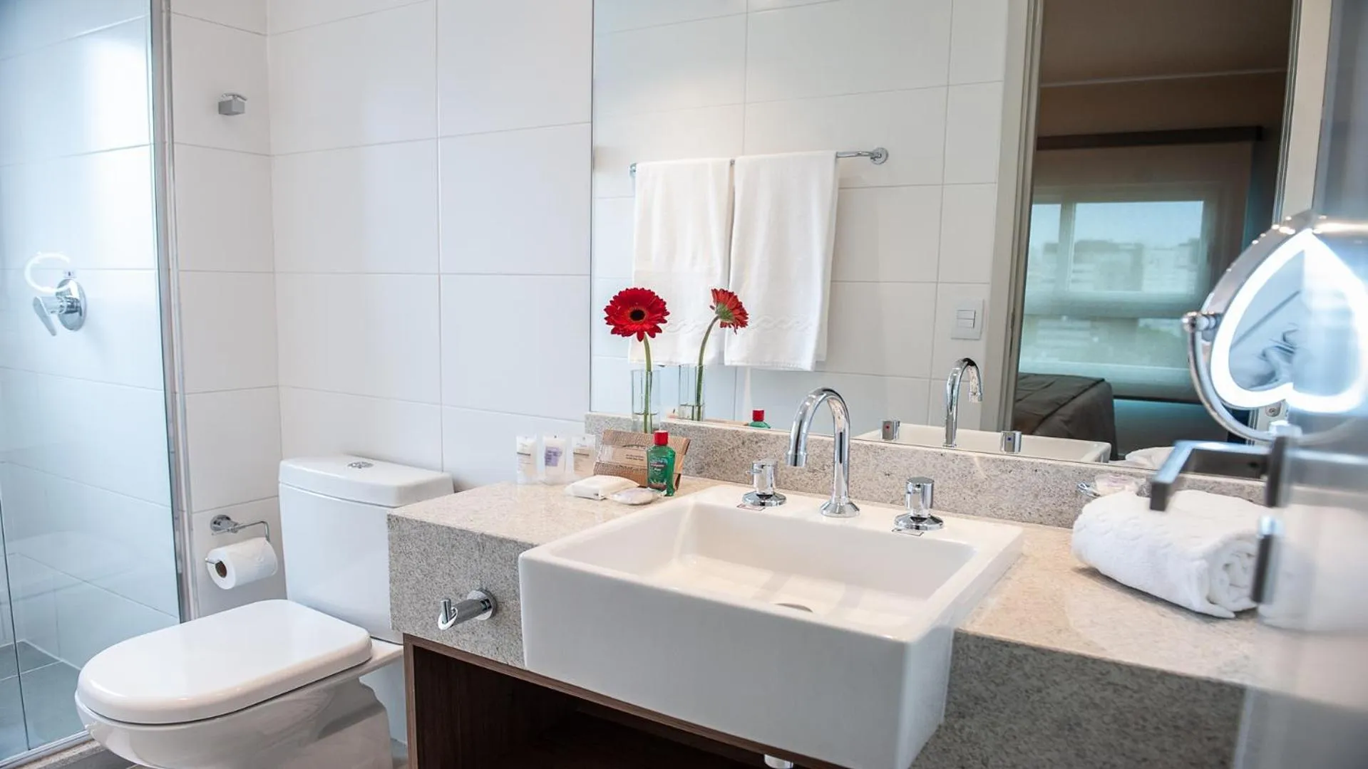 Toilet in Slaviero Porto Alegre Moinhos