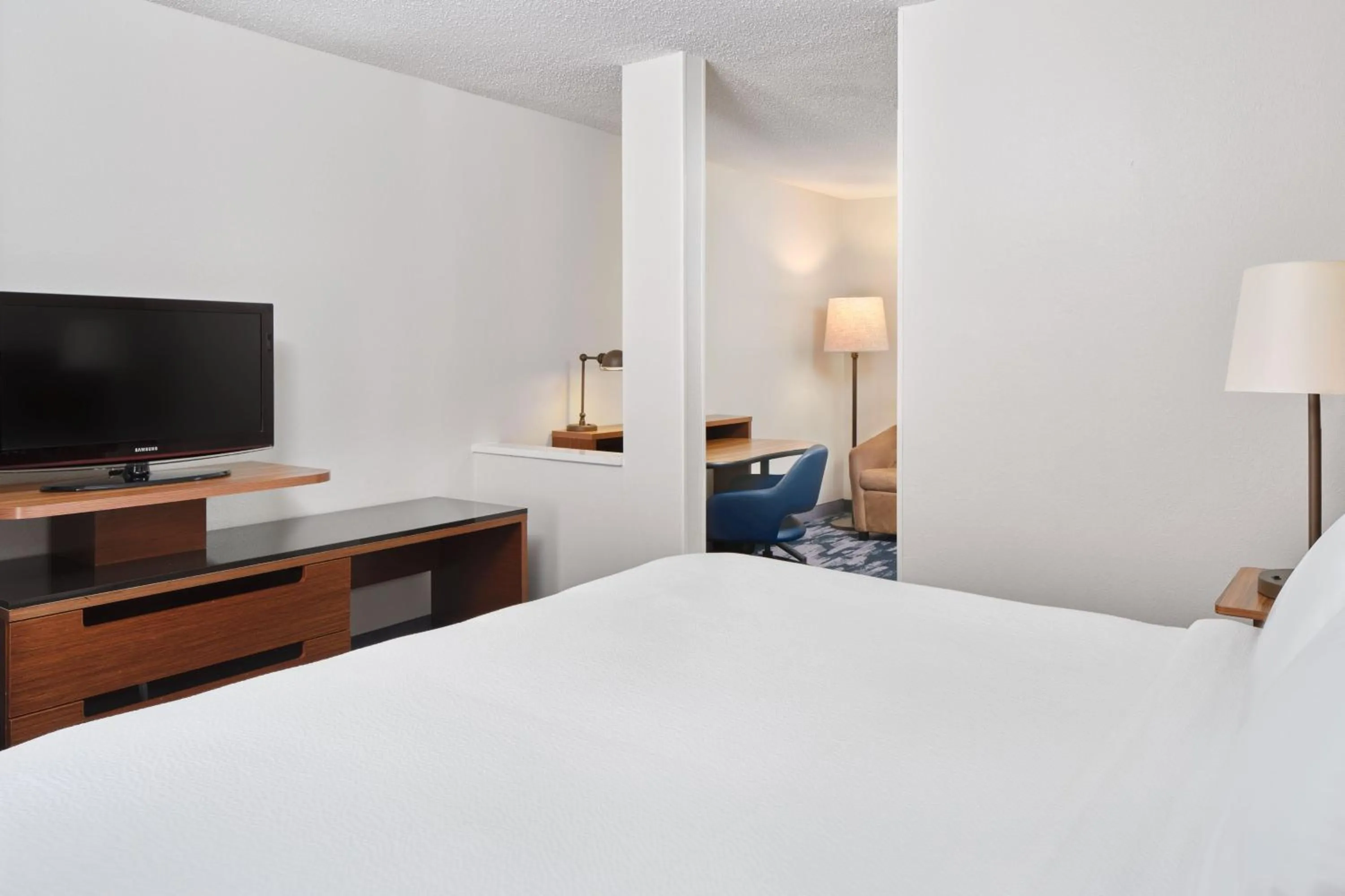 Bedroom, Bed in Fairfield Inn & Suites by Marriott Jacksonville