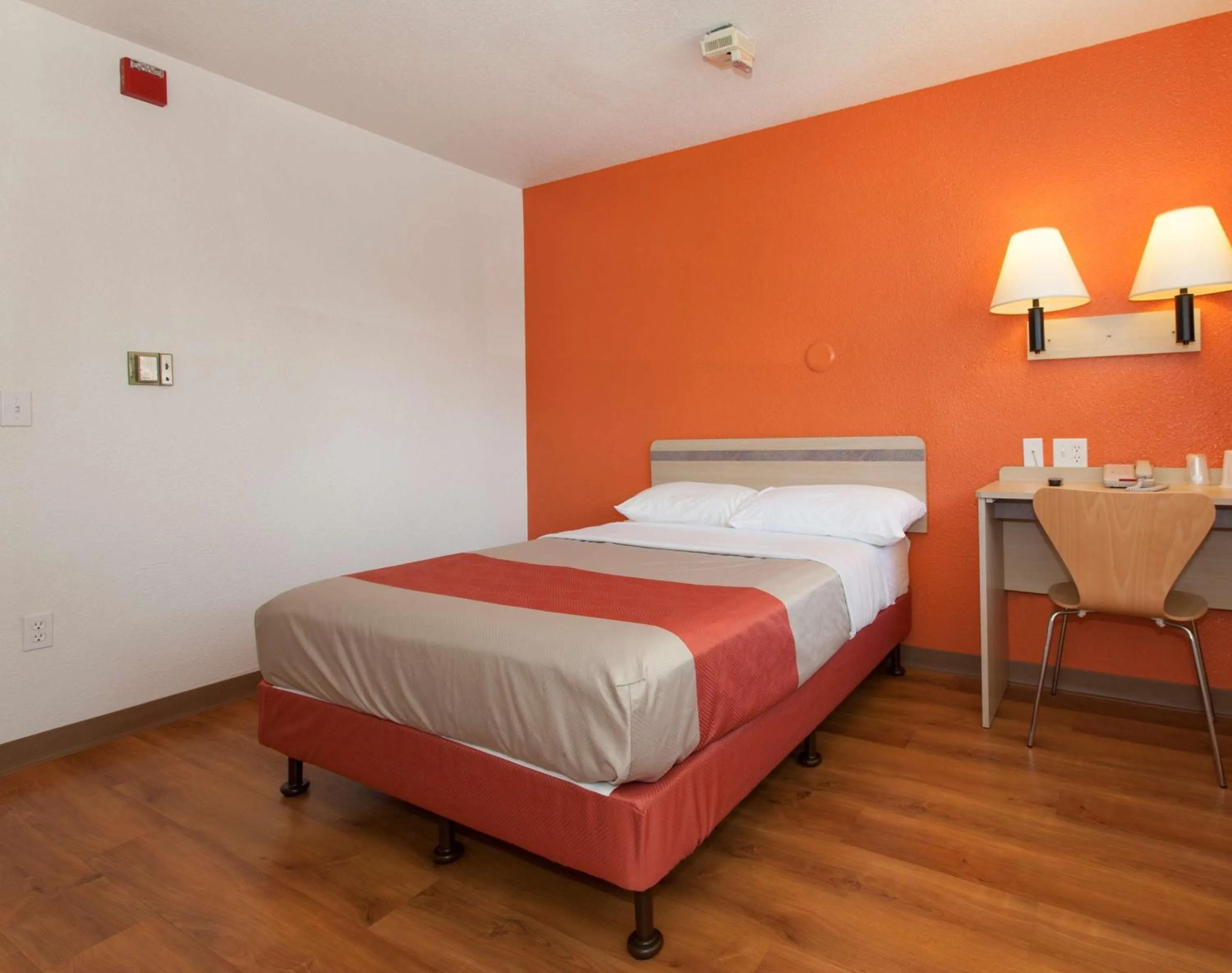 Bedroom, Bed in Hi - Wheel Flats