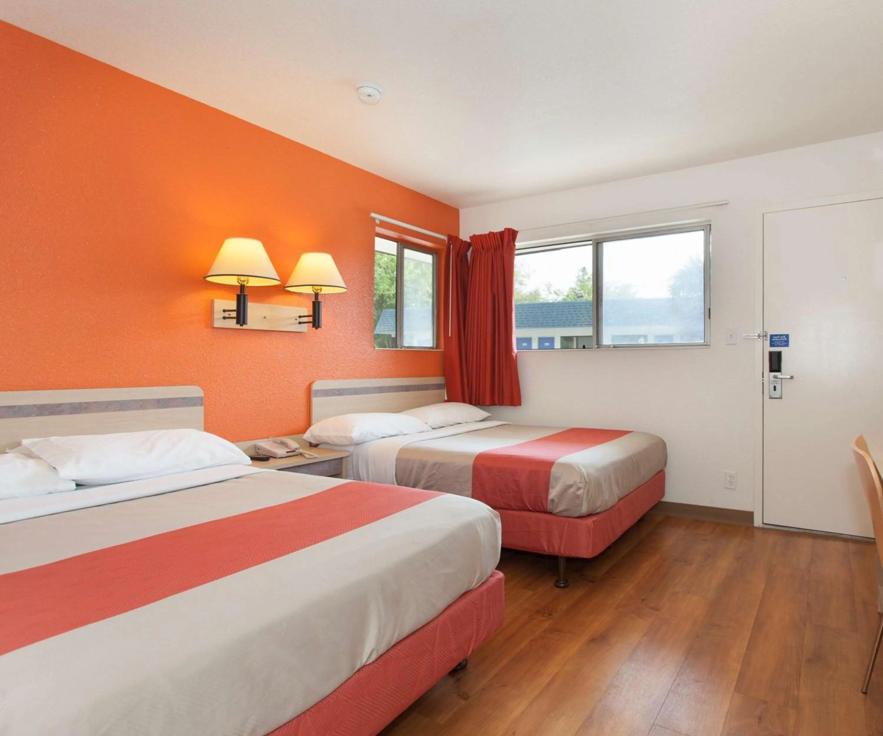 Bedroom, Bed in Hi - Wheel Flats