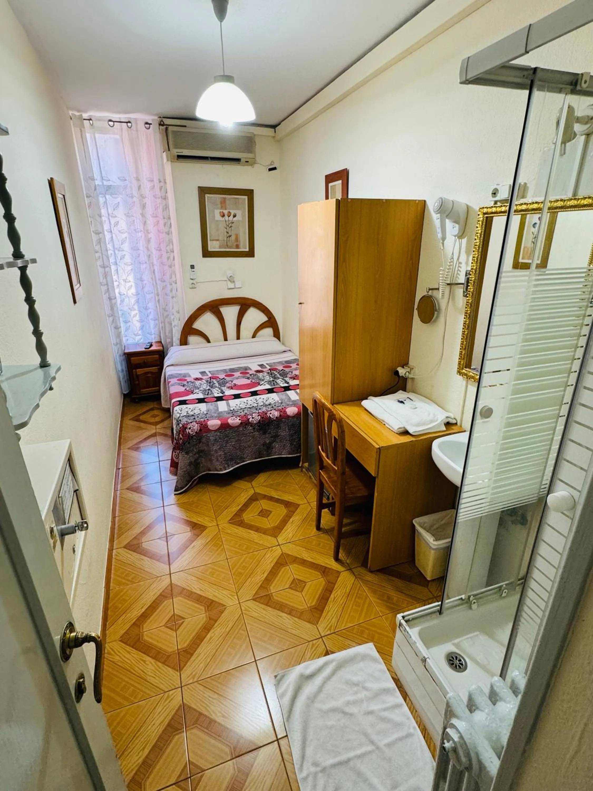 Bed in Hostal Fuentesol