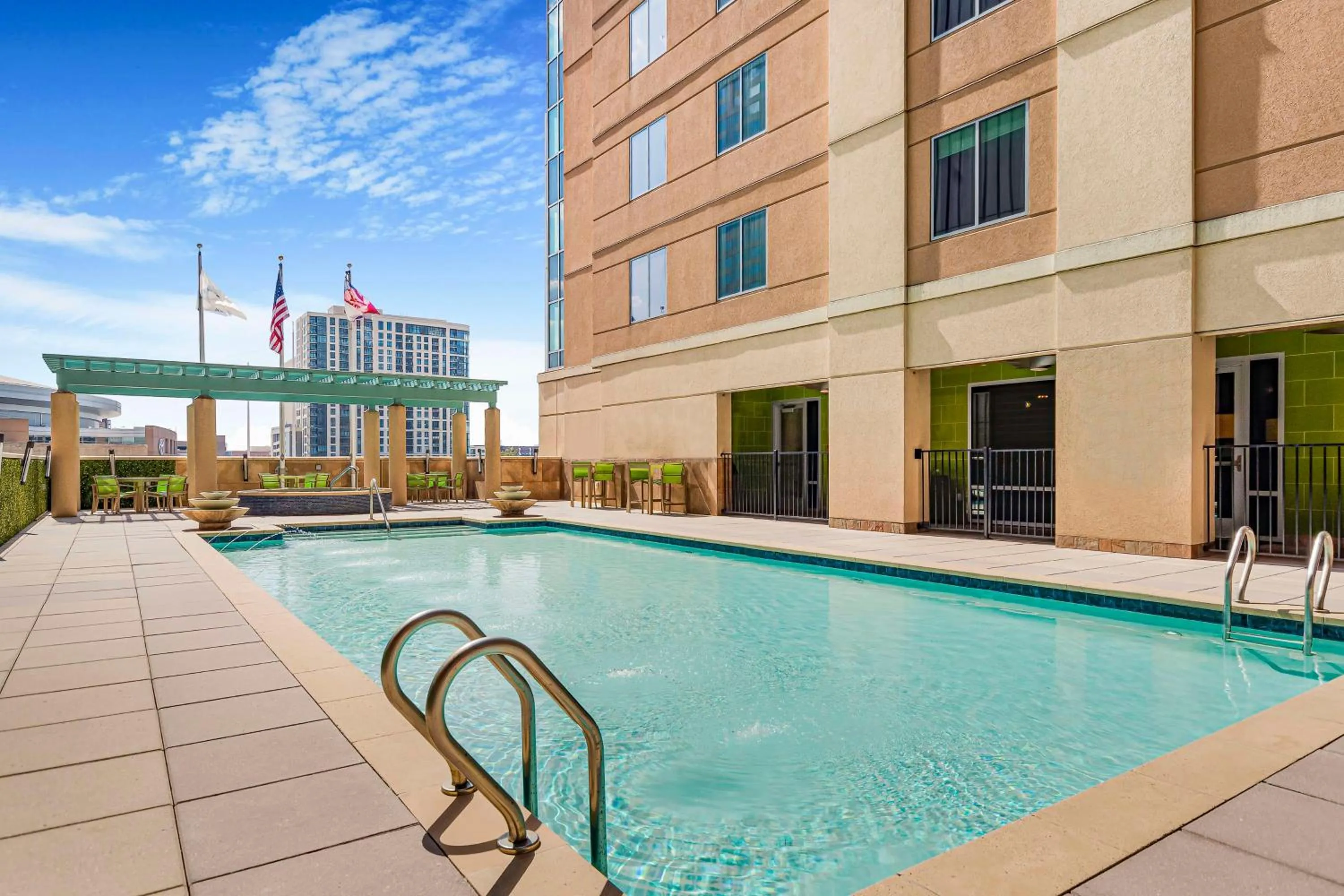Pool view in Embassy Suites Houston - Downtown