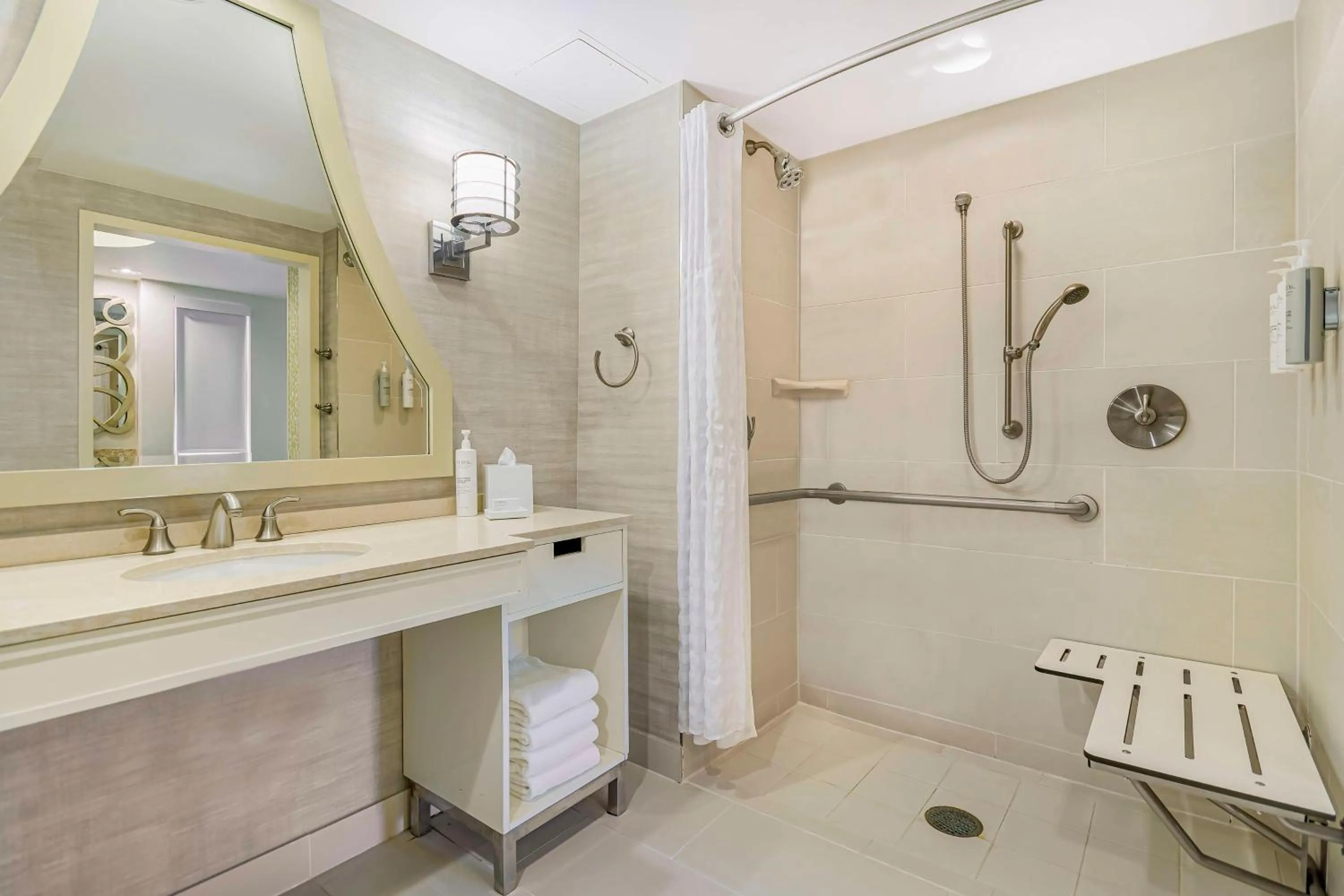 Bathroom in Embassy Suites Houston - Downtown