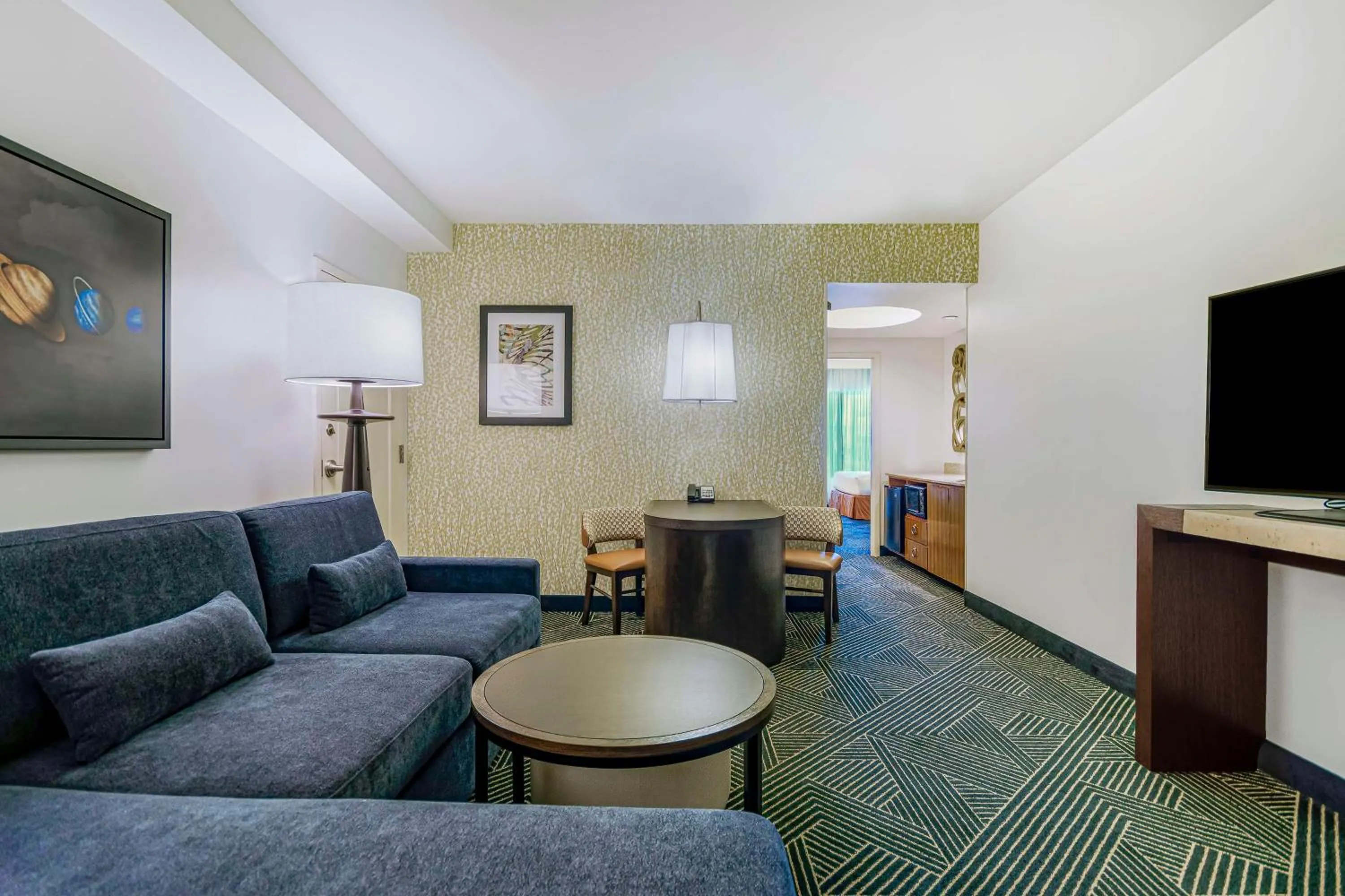 Living room in Embassy Suites Houston - Downtown