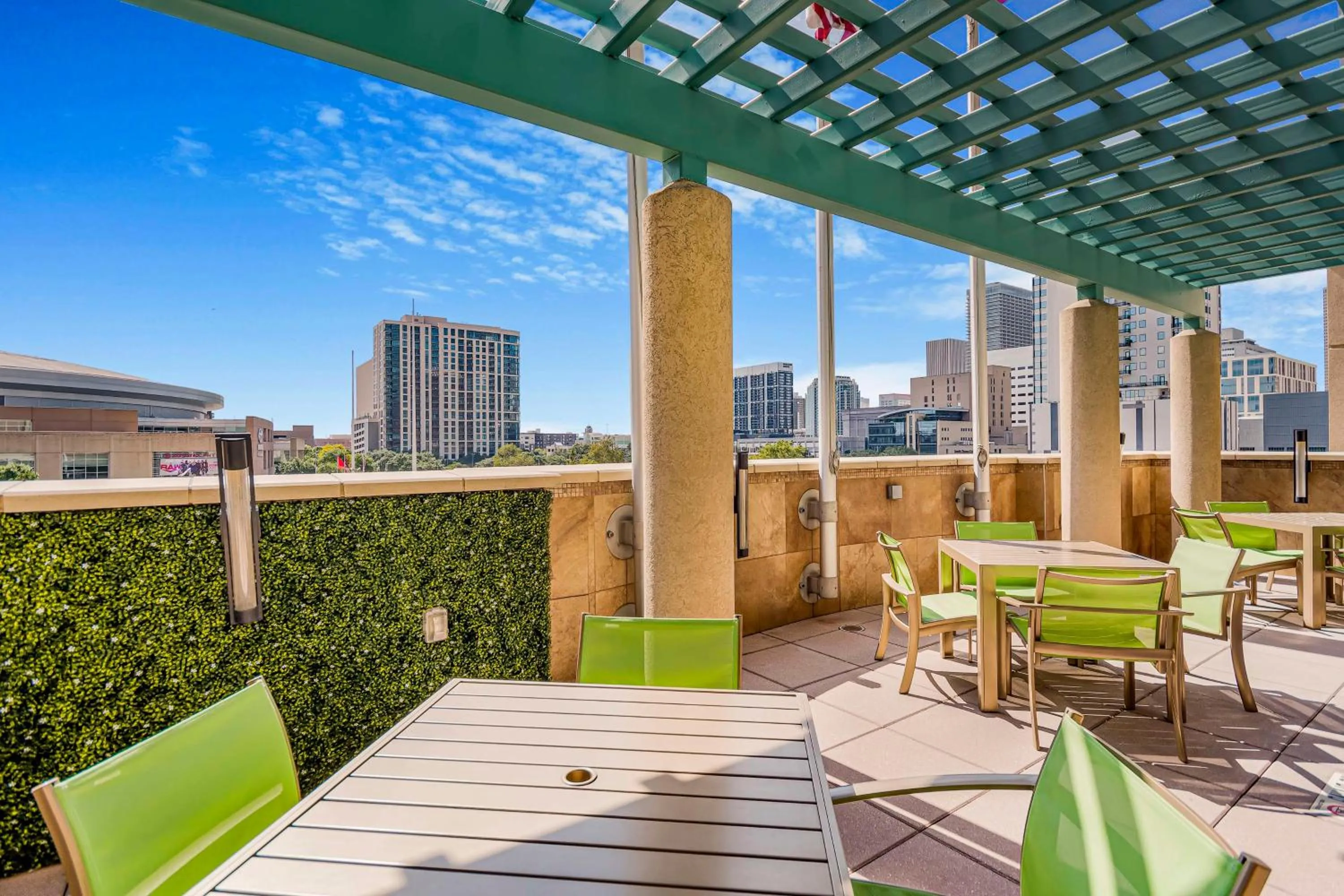 Patio in Embassy Suites Houston - Downtown