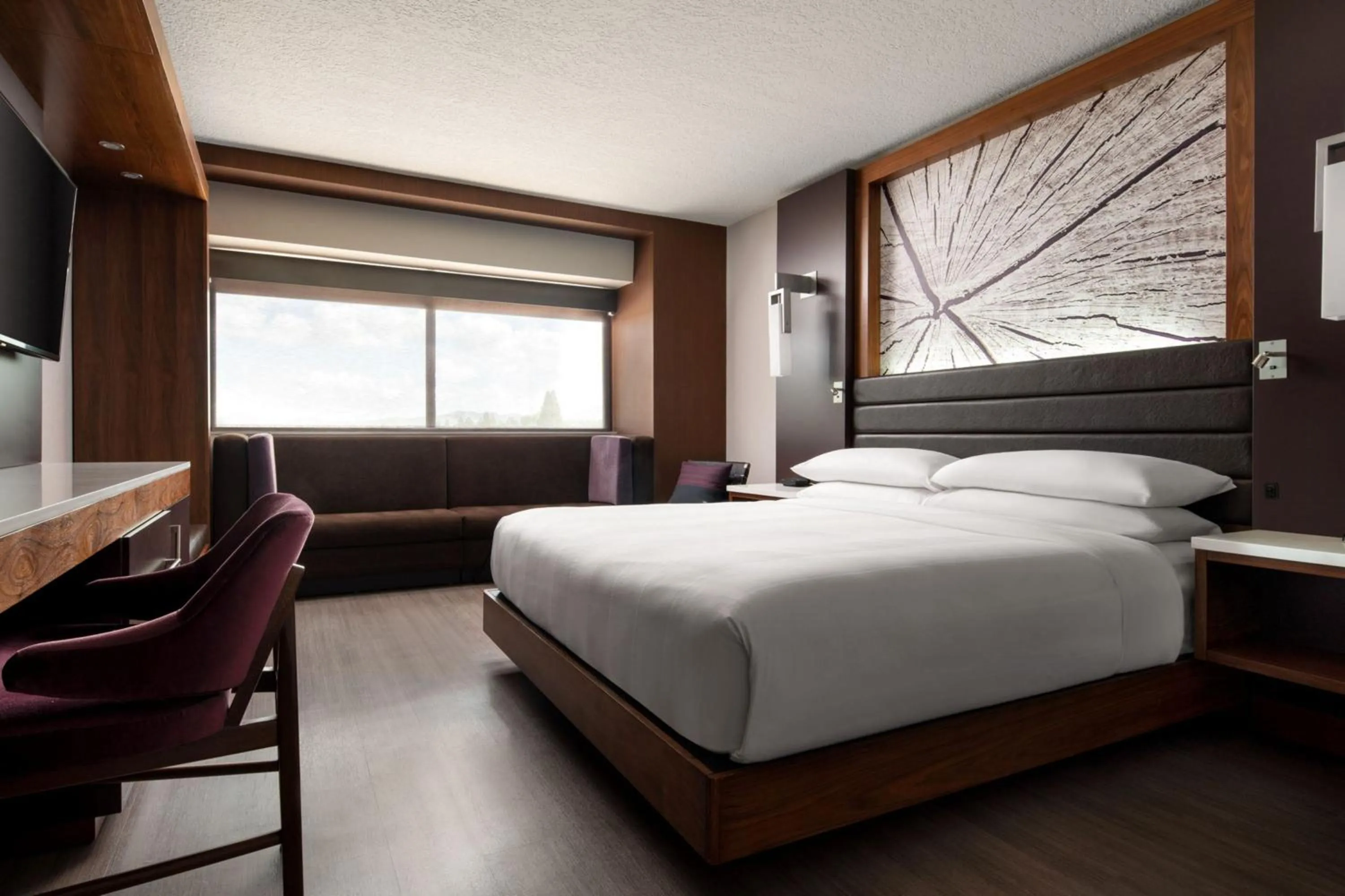 Photo of the whole room, Bed in Walnut Creek Marriott