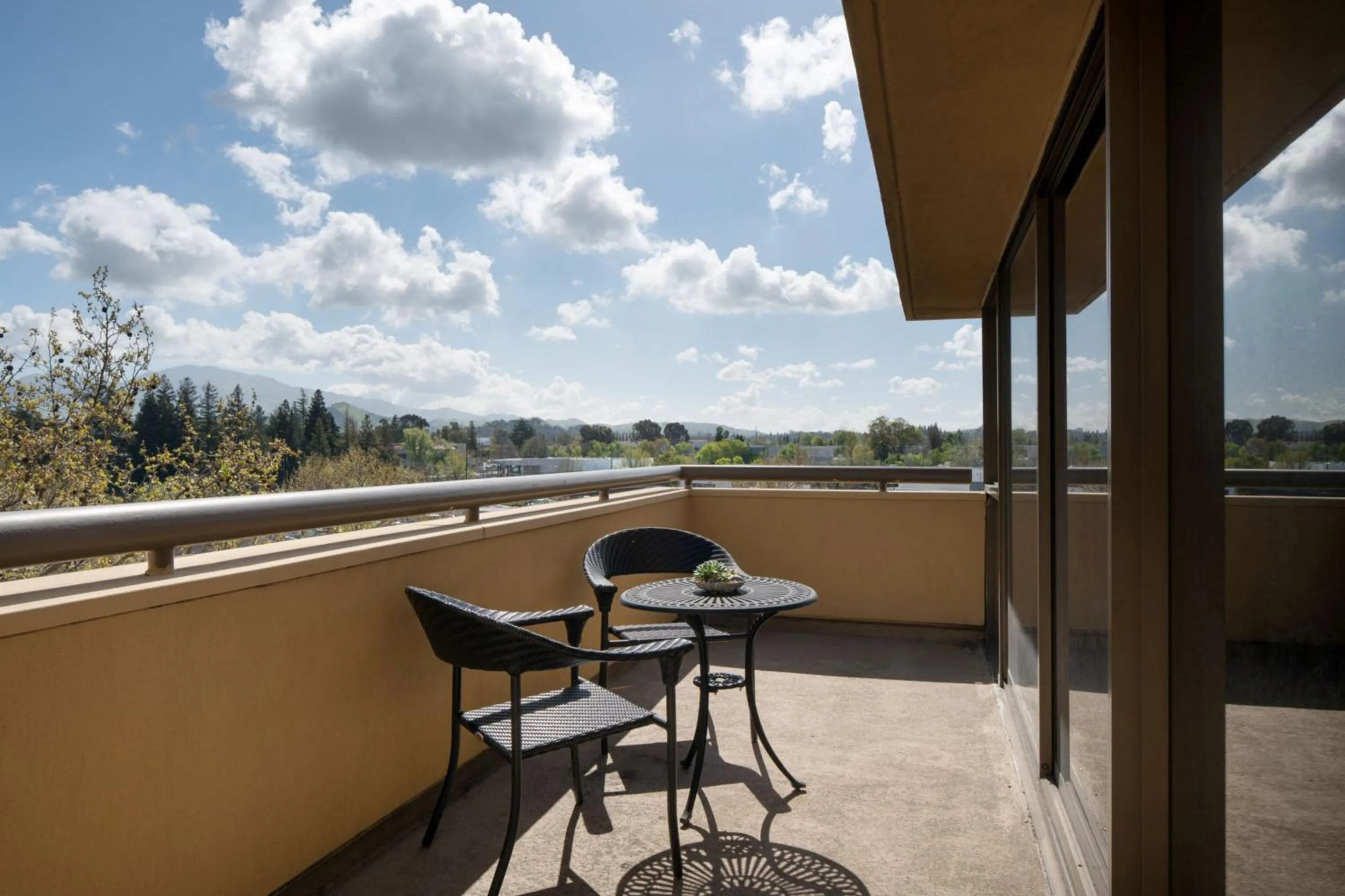 Photo of the whole room in Walnut Creek Marriott