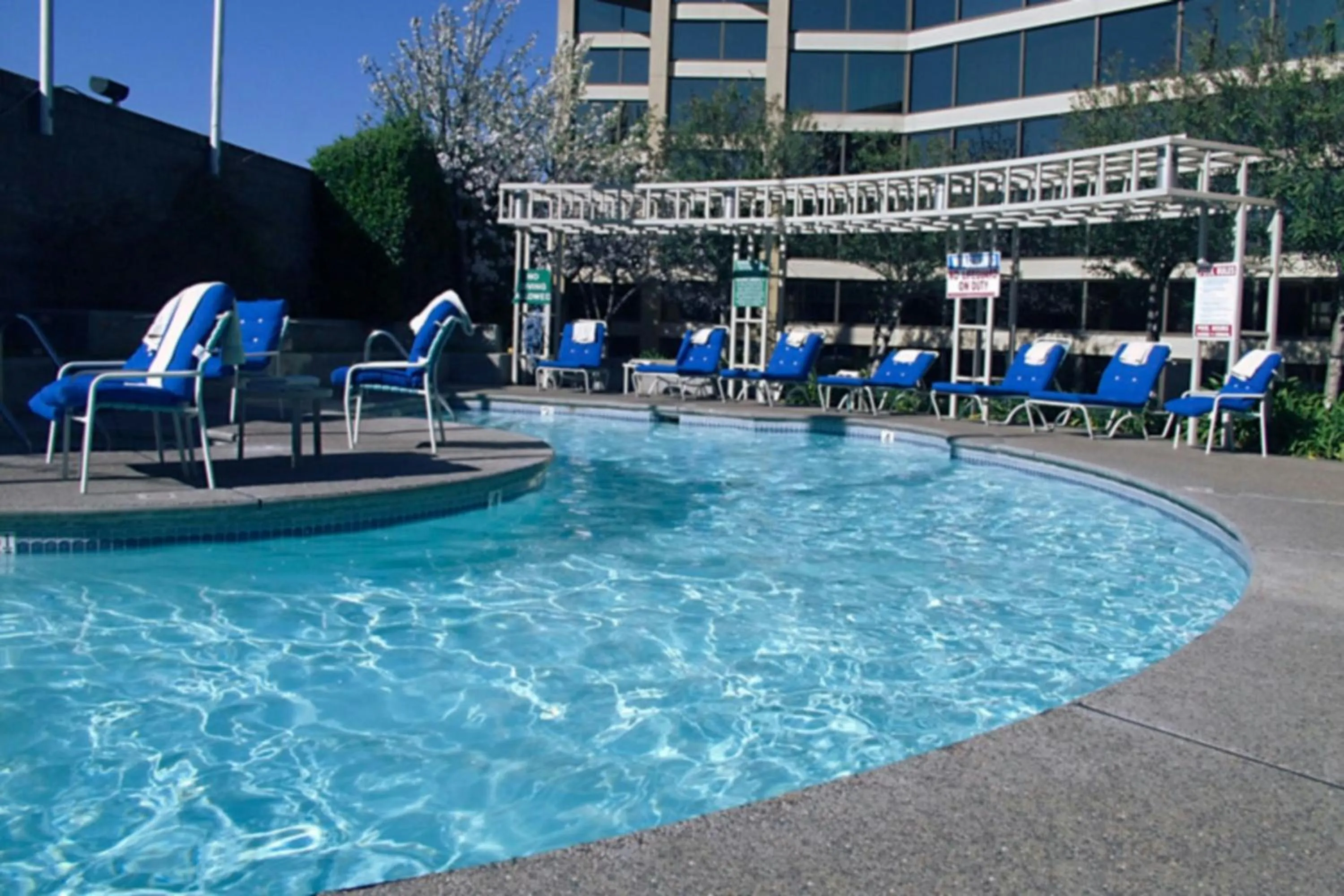 Swimming pool in Walnut Creek Marriott