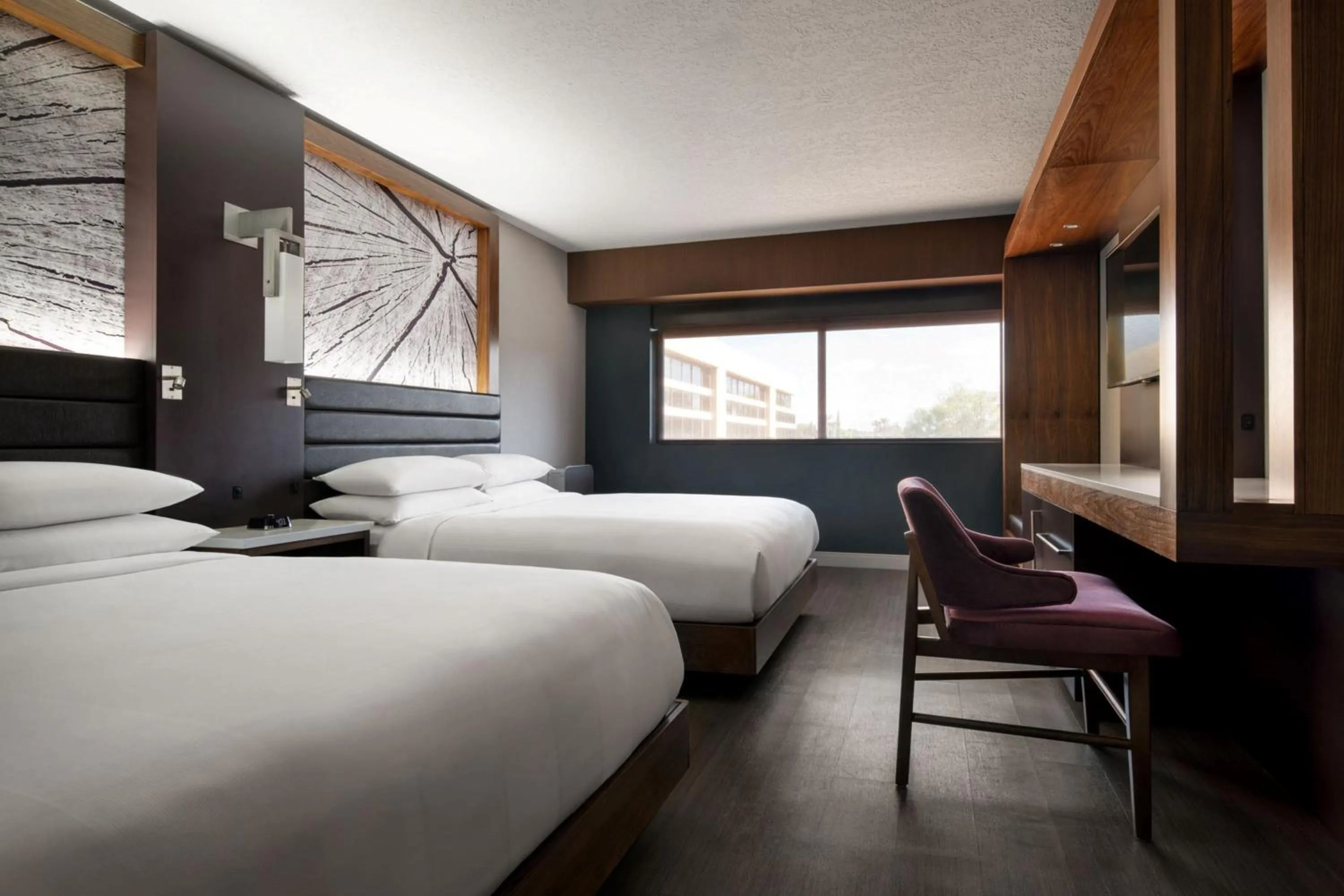 Photo of the whole room, Bed in Walnut Creek Marriott